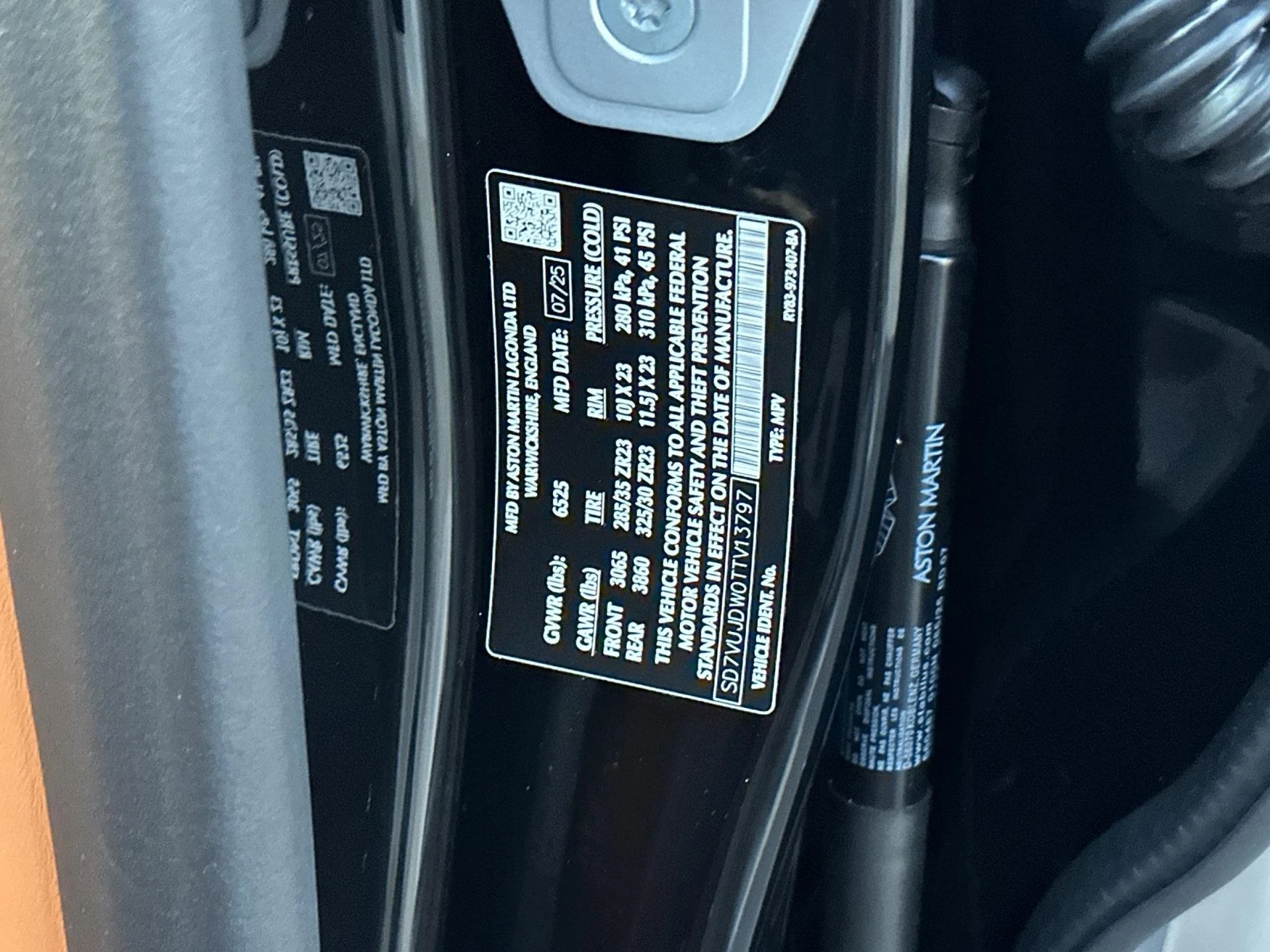 mph029_124368883_New_2026_Aston_Martin_DBX_707_1764949837_8acad261a2