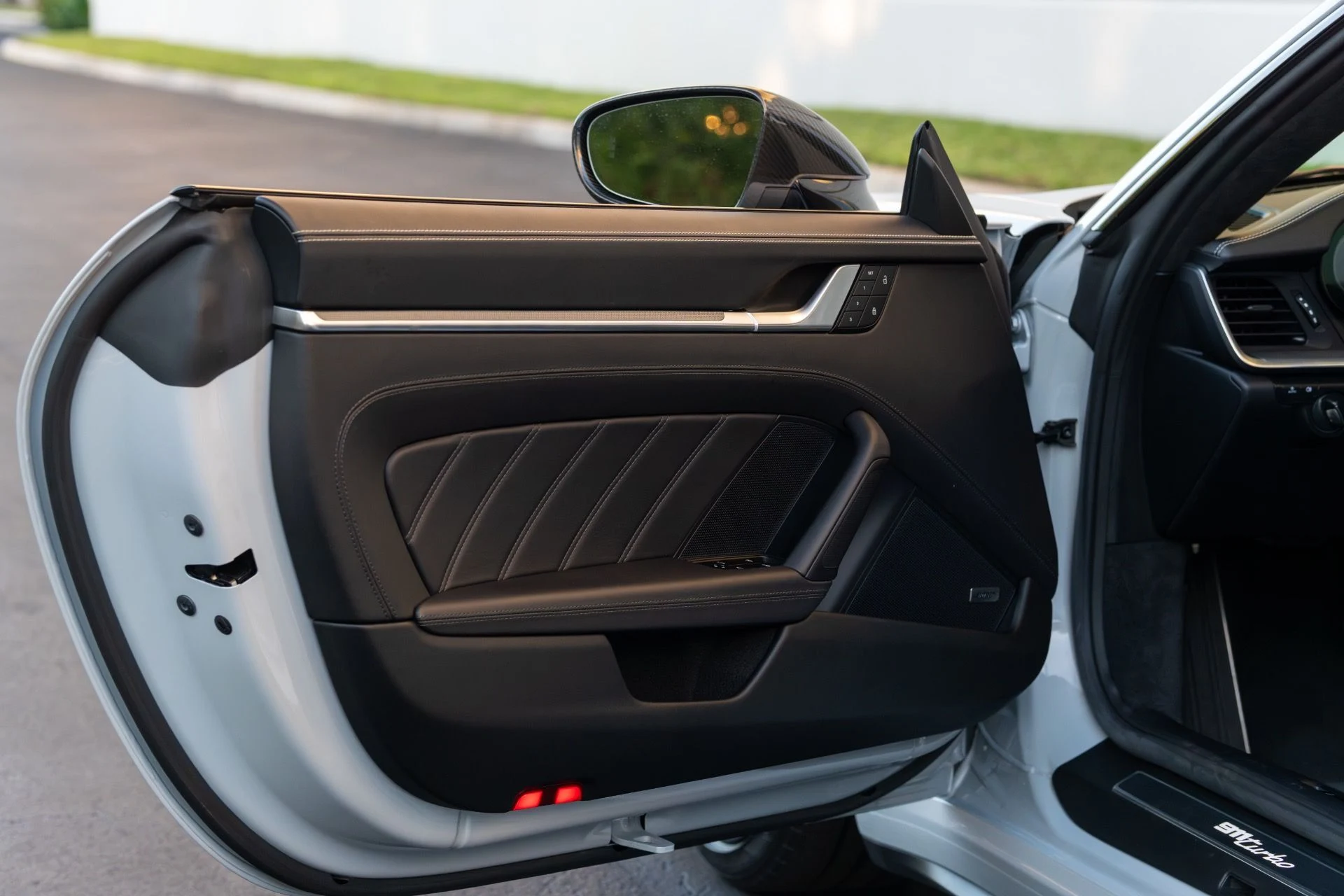 mph029_1255799603_Used_2024_Porsche_911_Turbo_1762281596_44e0481d38