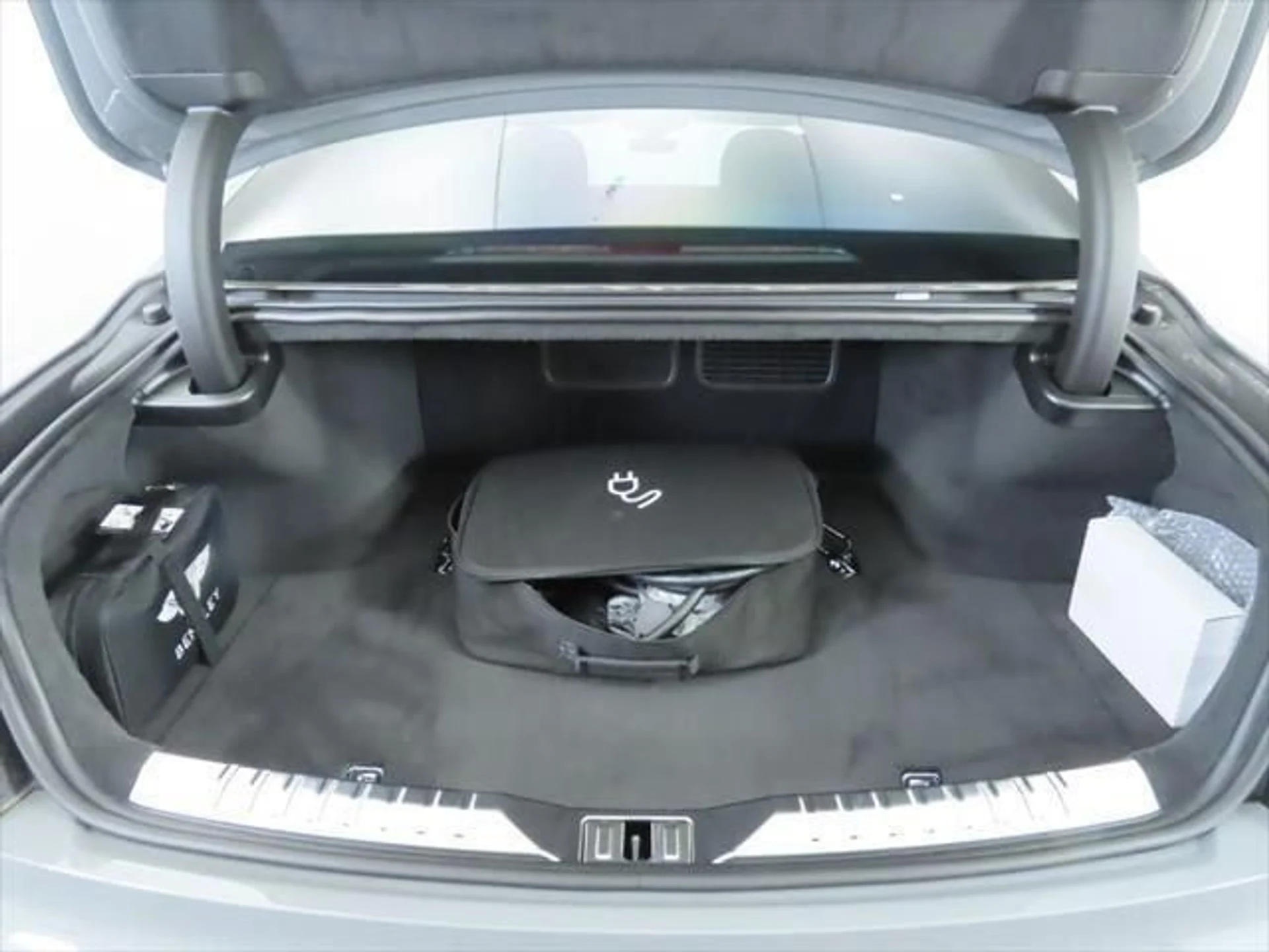 mph029_1261231589_used_2025_bentley_flying_spur_speedsedan_8119_23010075_30_640_eae7cbd7ec