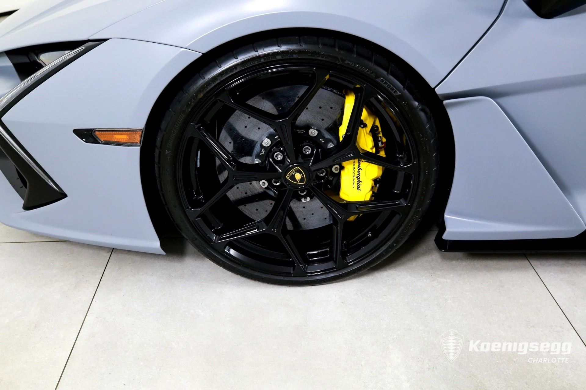 mph029_1262078954_Used_2024_Lamborghini_Revuelto_1756310195_5ae69a789e