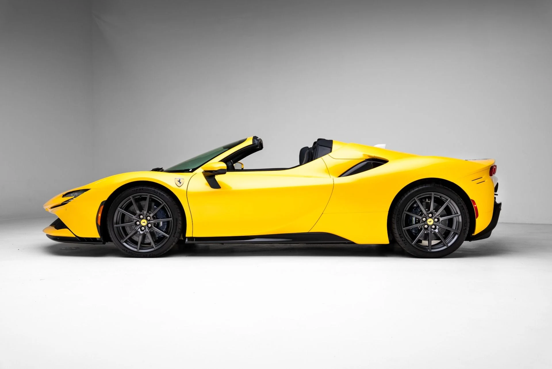 mph029_127278779_Used_2024_Ferrari_SF_90_Spider_1770854329_a7710f1cf6