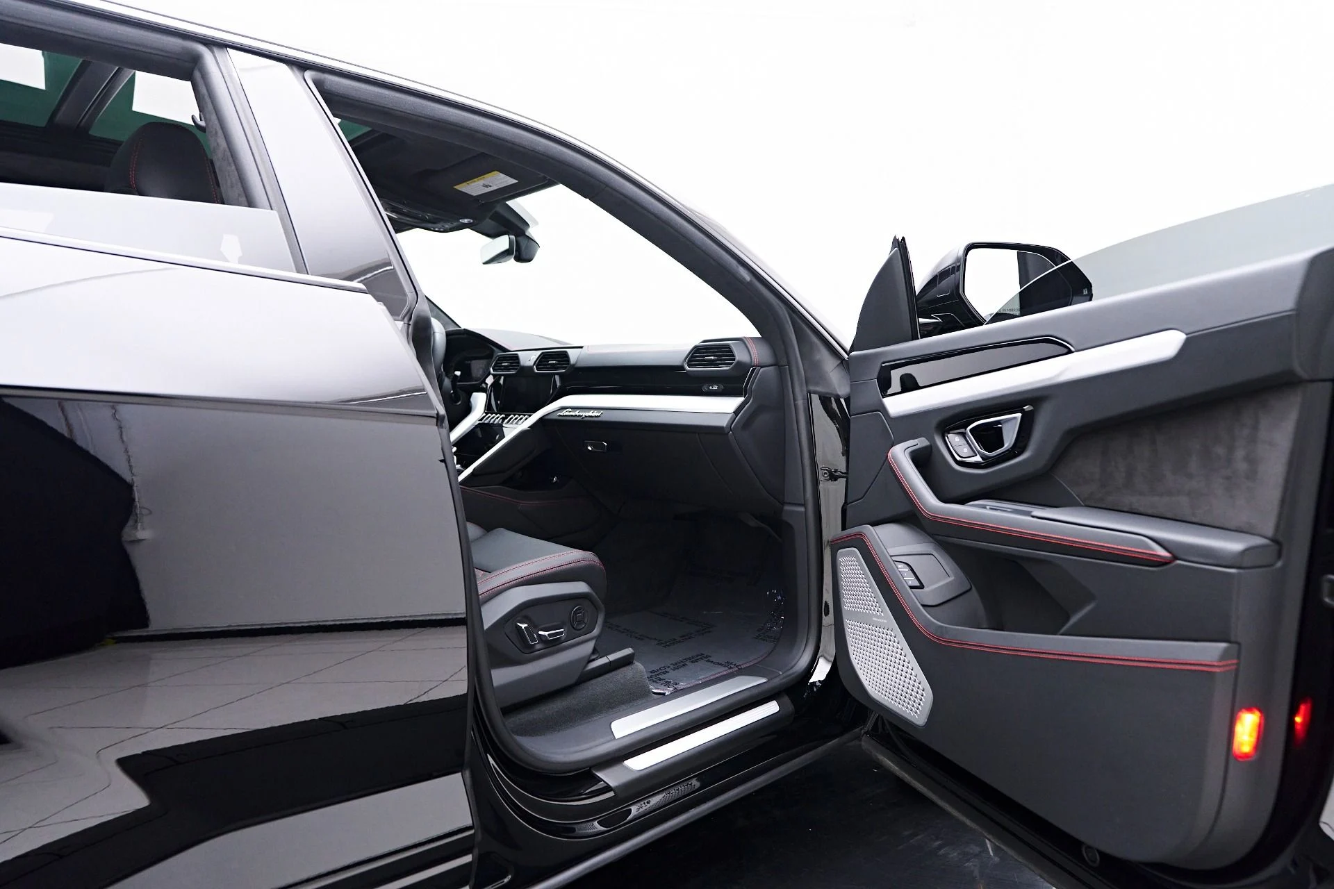 mph029_127994135_Used_2022_Lamborghini_Urus_1753311555_b50aacaaa1