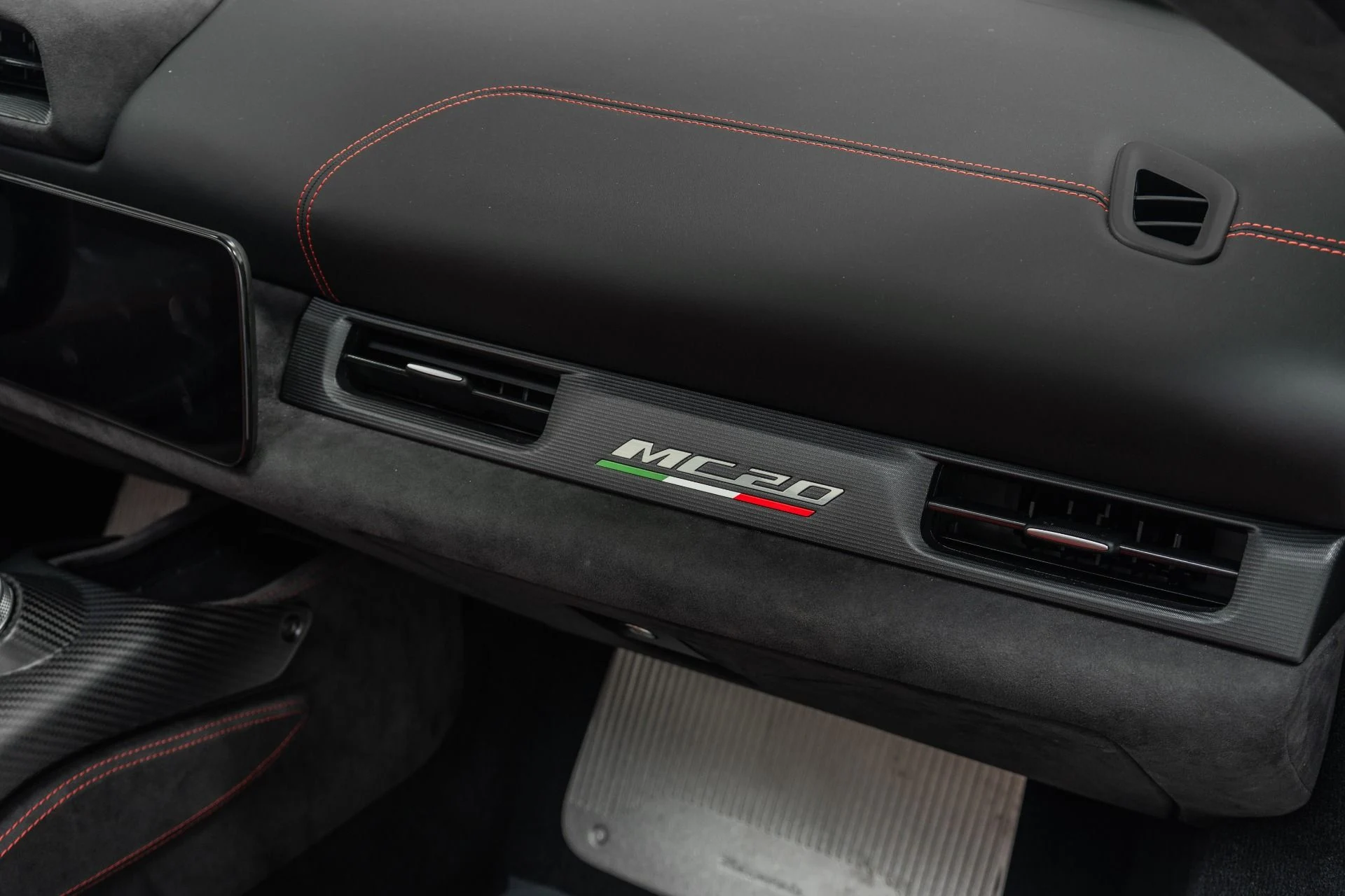 mph029_129636036_Used_2023_Maserati_MC_20_Cielo_351_Miles_Lightweight_Racing_Seats_Interior_Carbon_Fiber_Package_1774034660_8ed6033241