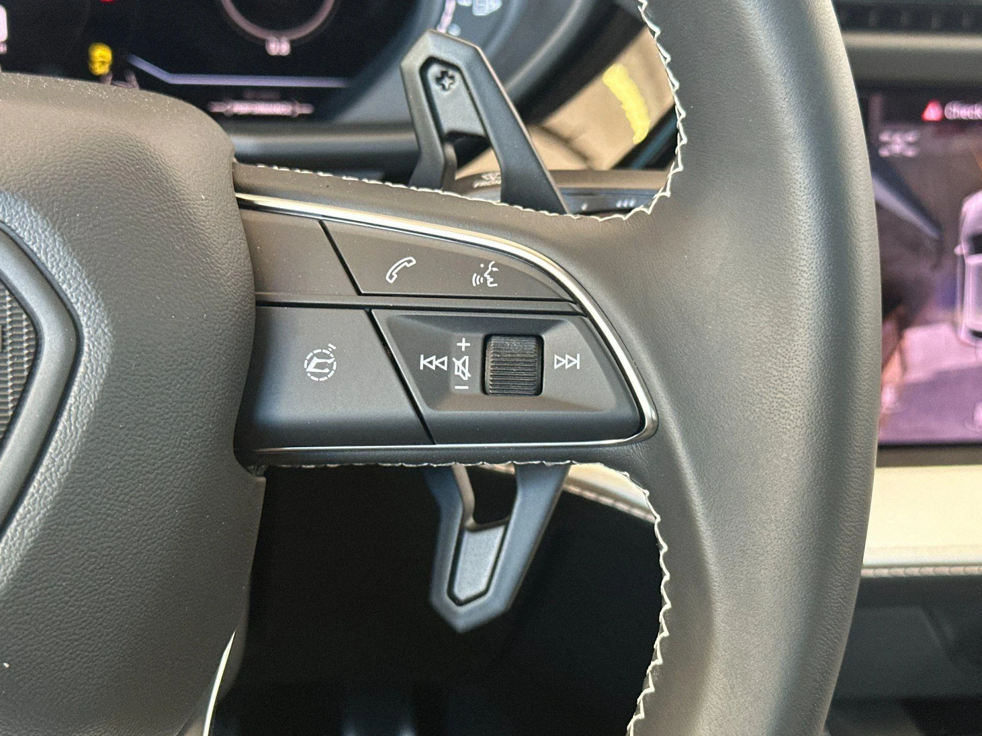 mph029_1312702202_New_2025_Lamborghini_Urus_SE_1777105887_b0e5f55c96