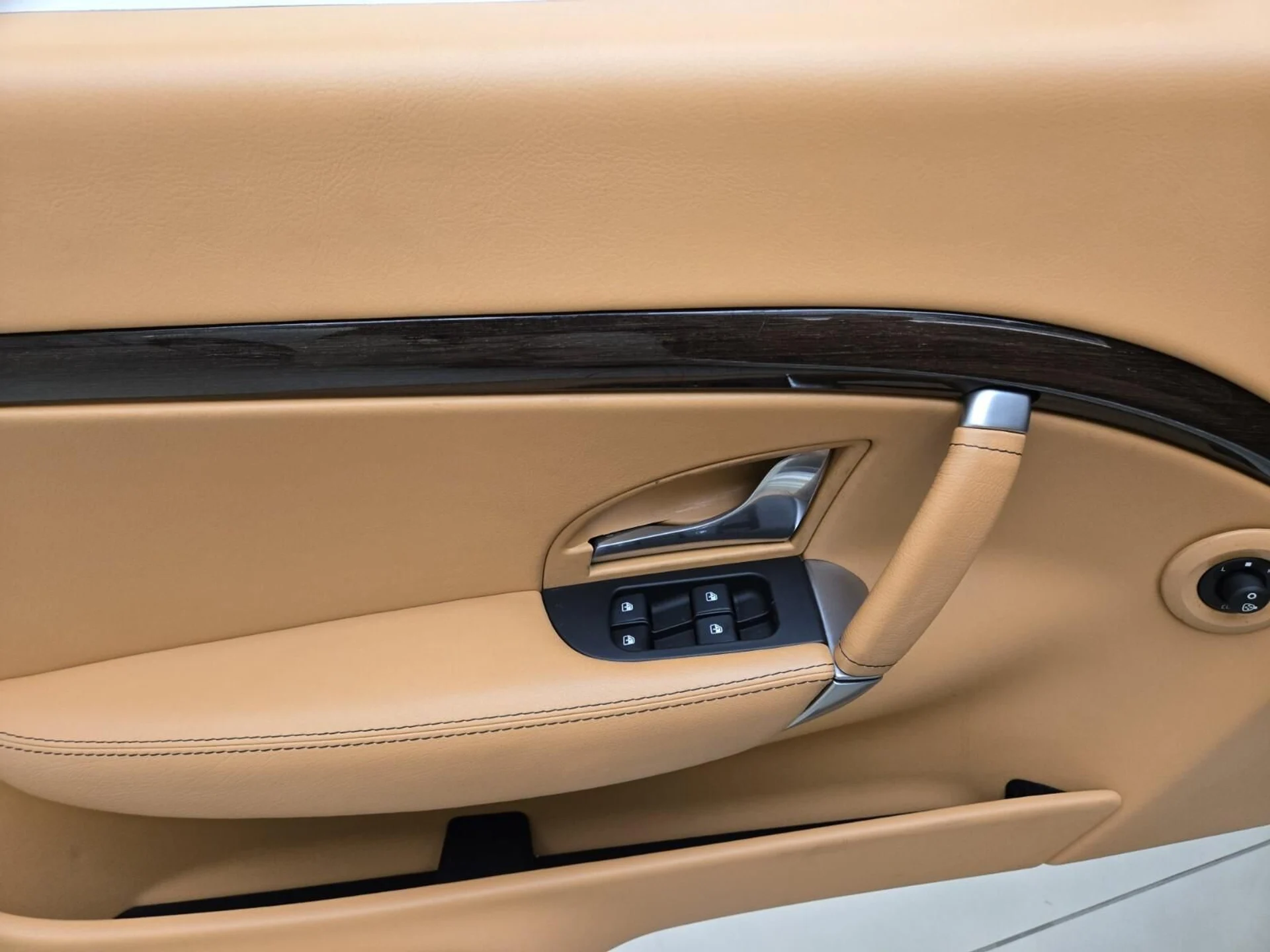 mph029_131701964_Used_2013_Maserati_Gran_Turismo_Sport_1762328767_a4f7ffbe1f