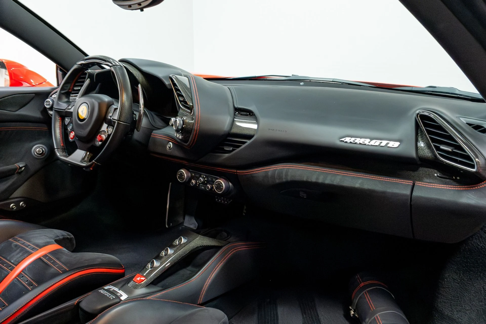 mph029_1318320372_Used_2018_Ferrari_488_GTB_1775864640_69bb978407