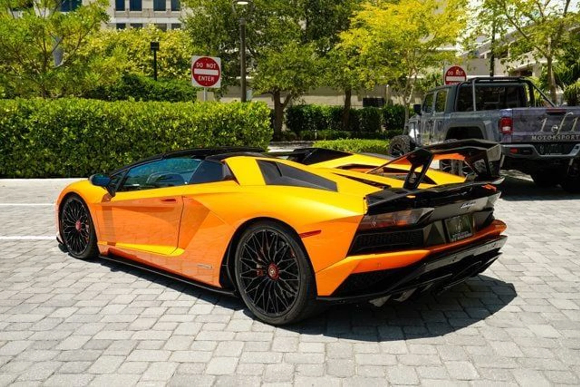 mph029_1320725219_used_2018_lamborghini_aventador_sroadster_14354_22897283_30_640_5f1eb70db1