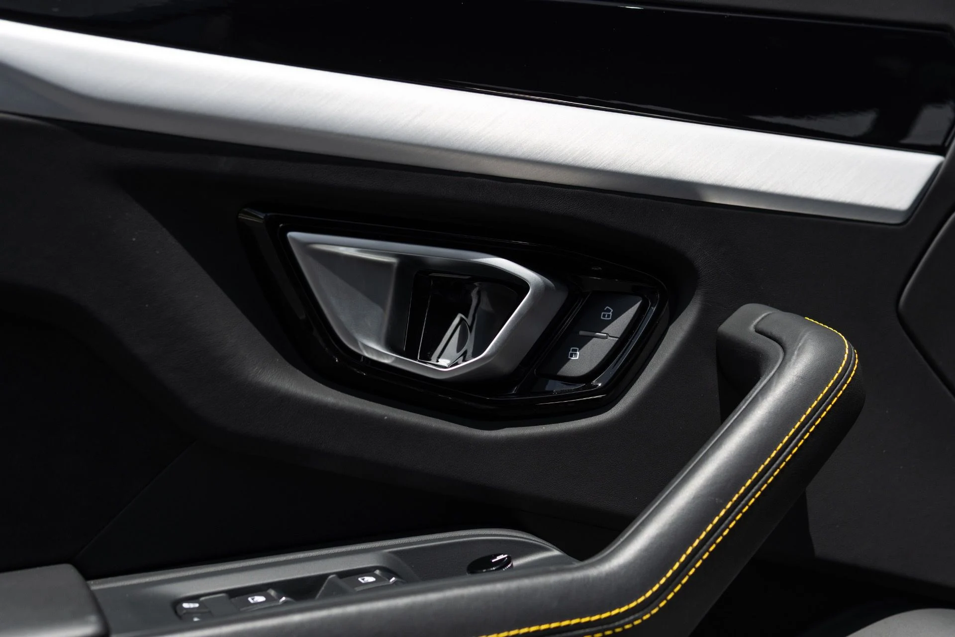 mph029_1321537252_Used_2022_Lamborghini_Urus_1776127481_b1a89e58f3