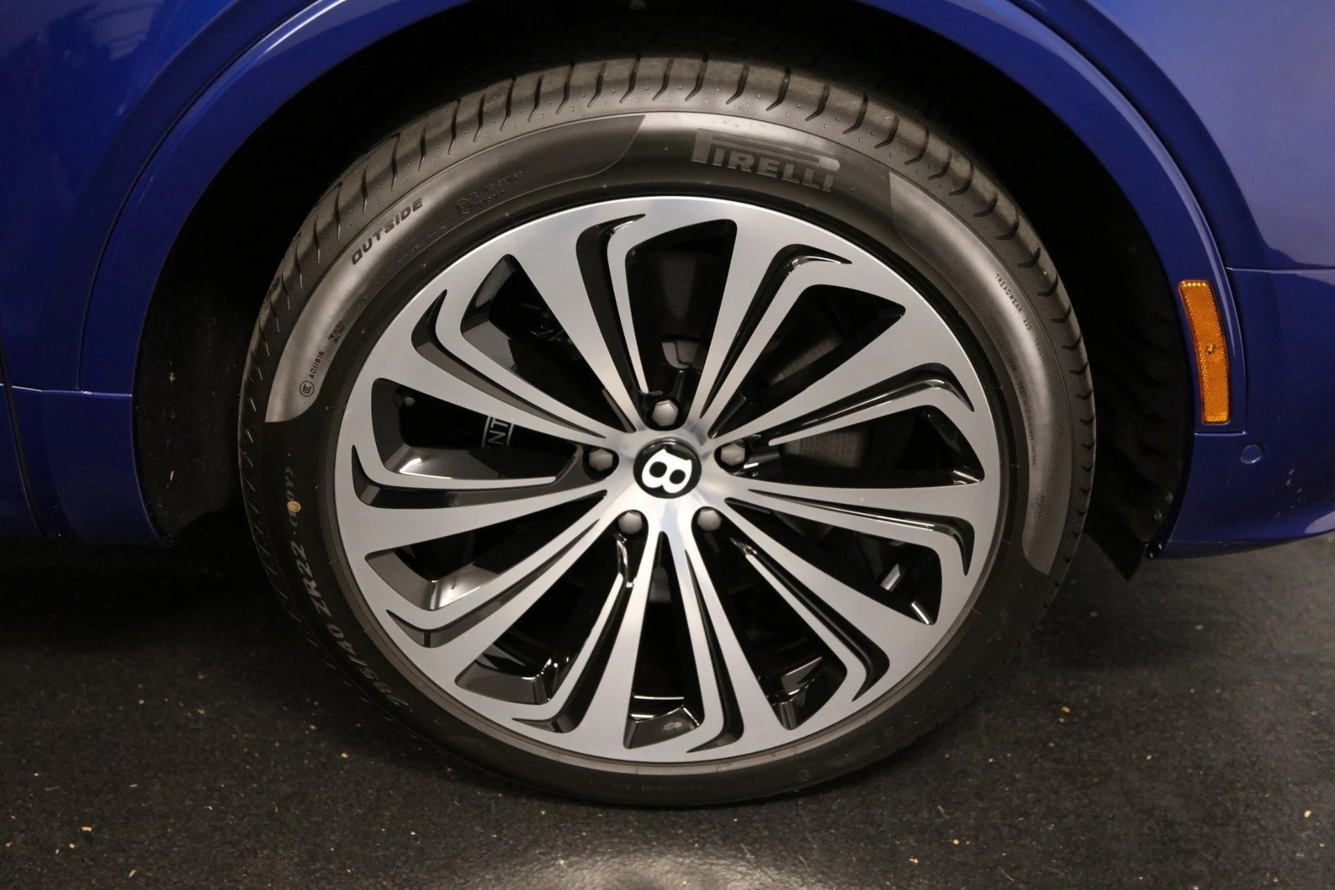 mph029_1326382212_Used_2022_Bentley_Bentayga_V8_1678278185_f0666d5610