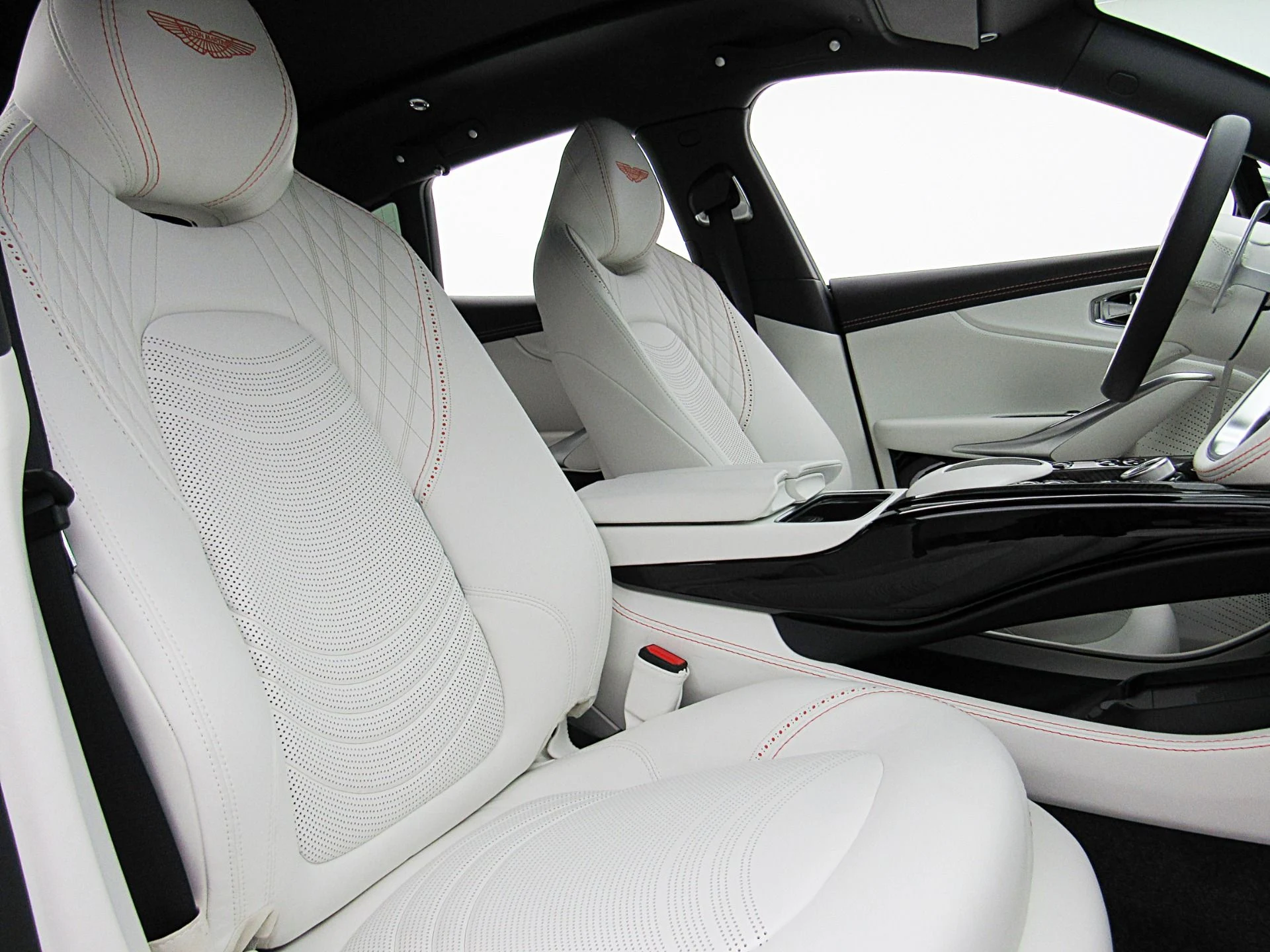 mph029_1338440968_Used_2023_Aston_Martin_DBX_707_c7a8dbf974