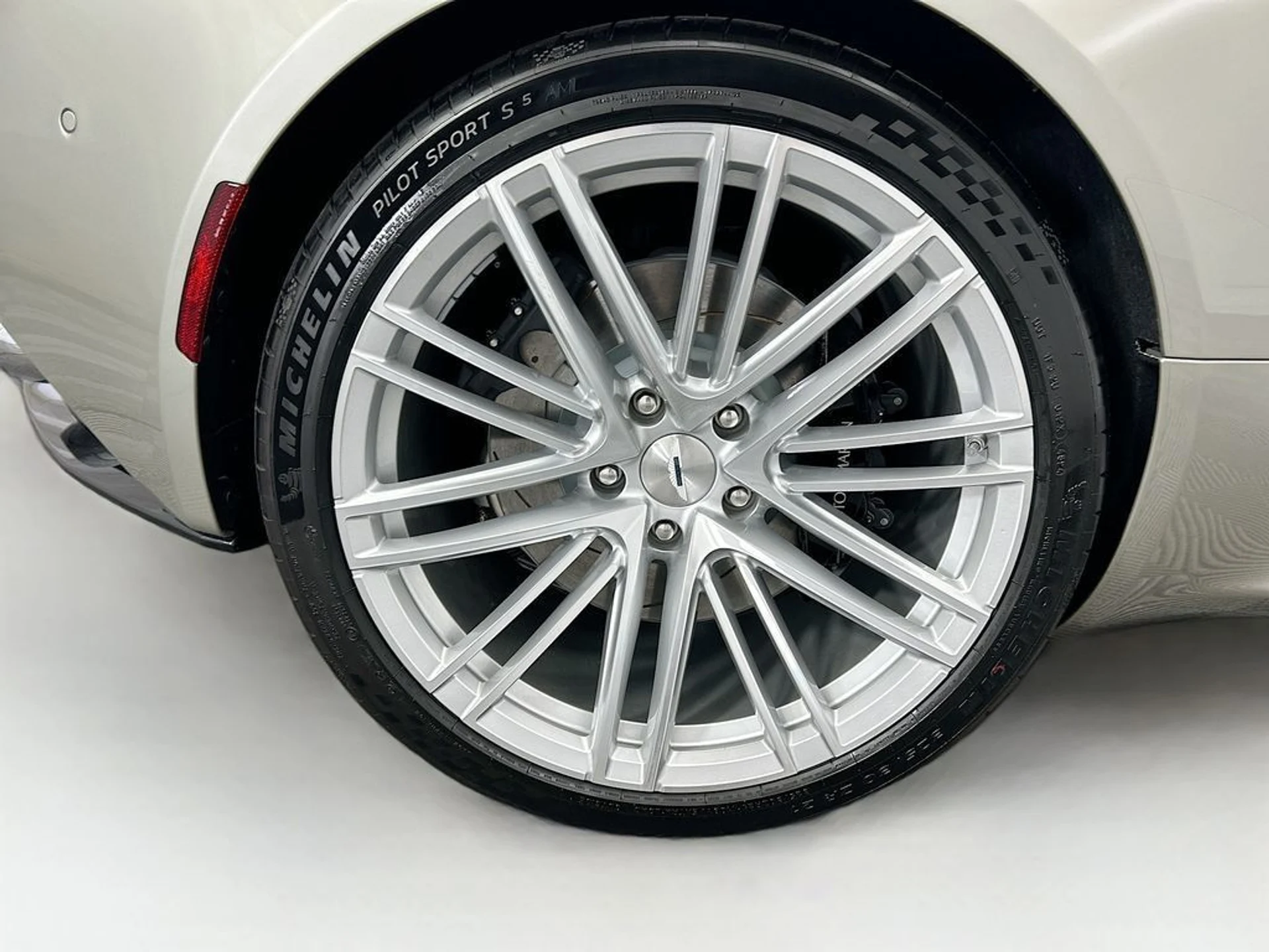 mph029_1340175396_used_2026_aston_martin_db12_coupe_8119_22986073_30_1024_9750b2464f