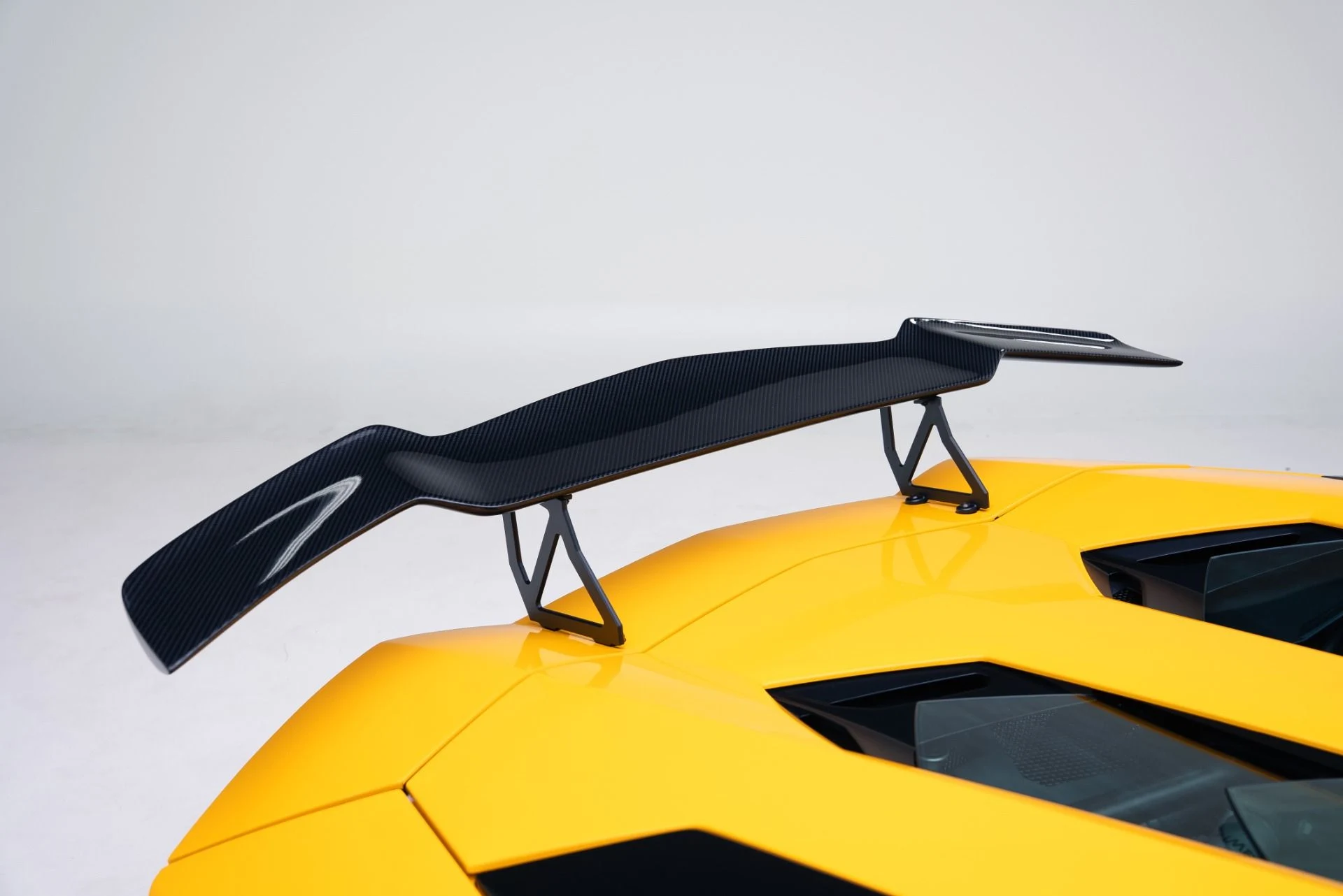 mph029_1351714715_Used_2018_Lamborghini_Aventador_Roadster_LP_740_4_S_1767990844_61f2418c1e