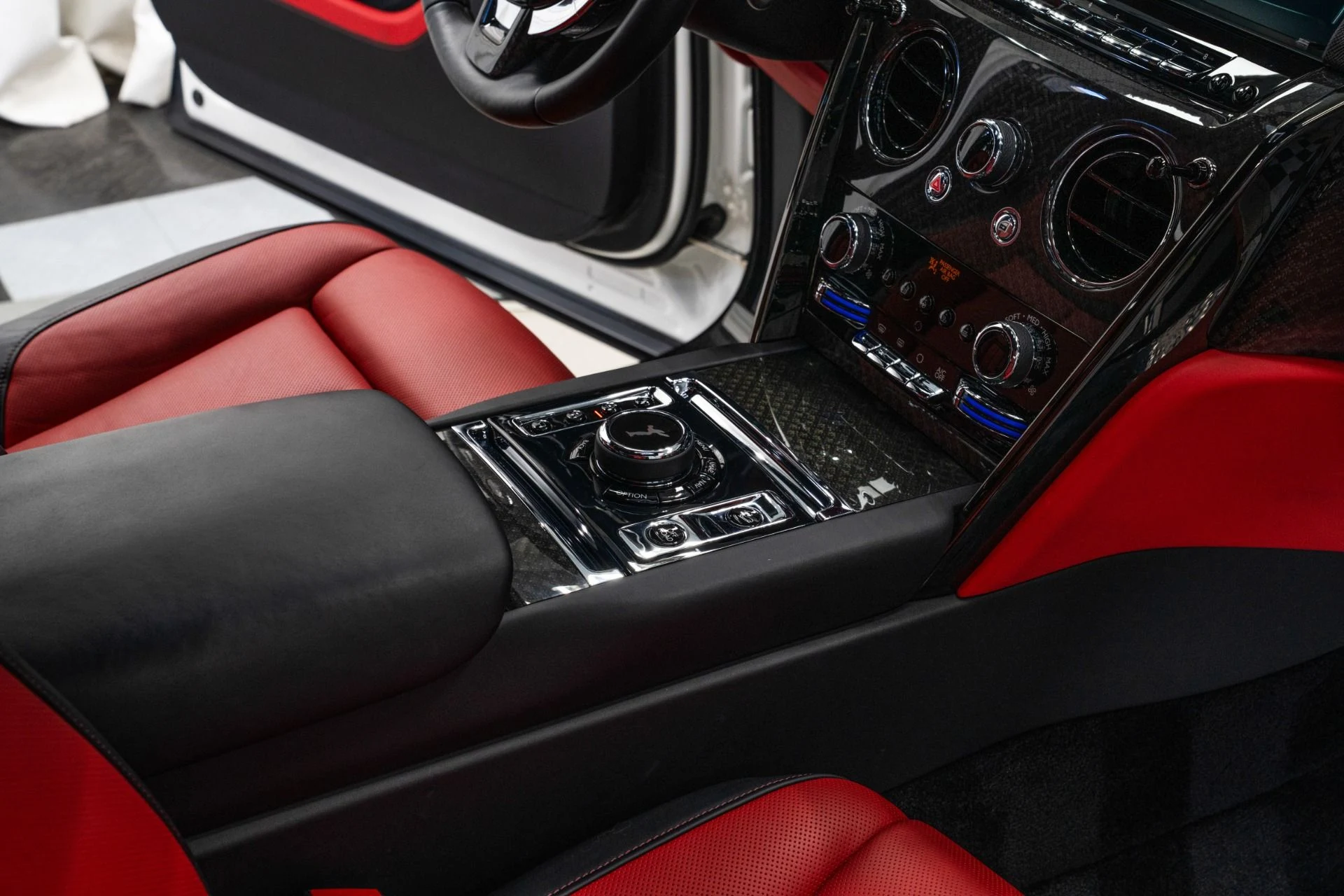 mph029_1353718486_Used_2023_Rolls_Royce_Cullinan_Black_Badge_Two_Tone_Interior_Starlight_Headliner_1762810213_dbfe057a77