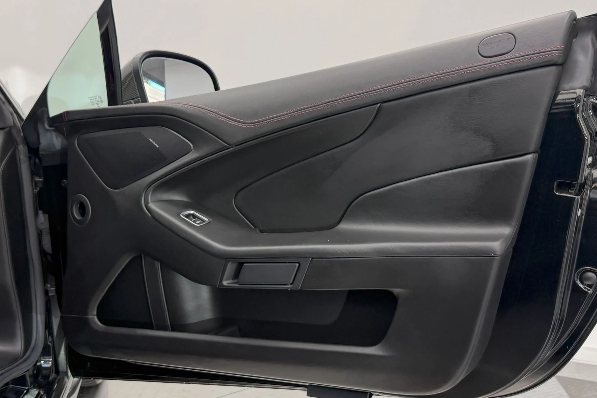 mph029_1367868584_Used_2016_Aston_Martin_Vanquish_V12_Power_Low_Miles_Hourglass_Quilting_1784928754_dbba2b8399