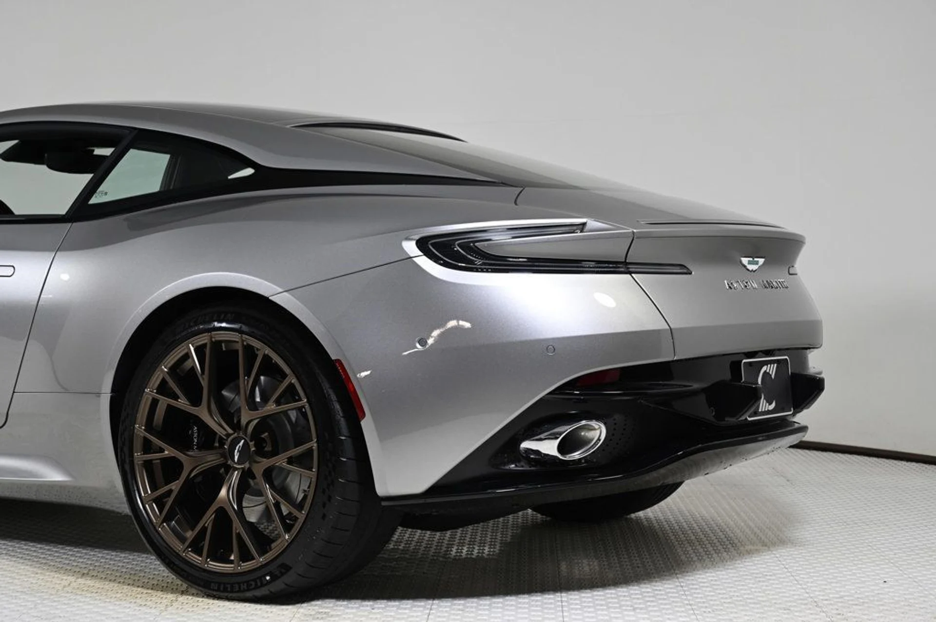 mph029_1372459213_new_2026_aston_martin_db12_11350_22941793_29_1024_968e7a5cbe