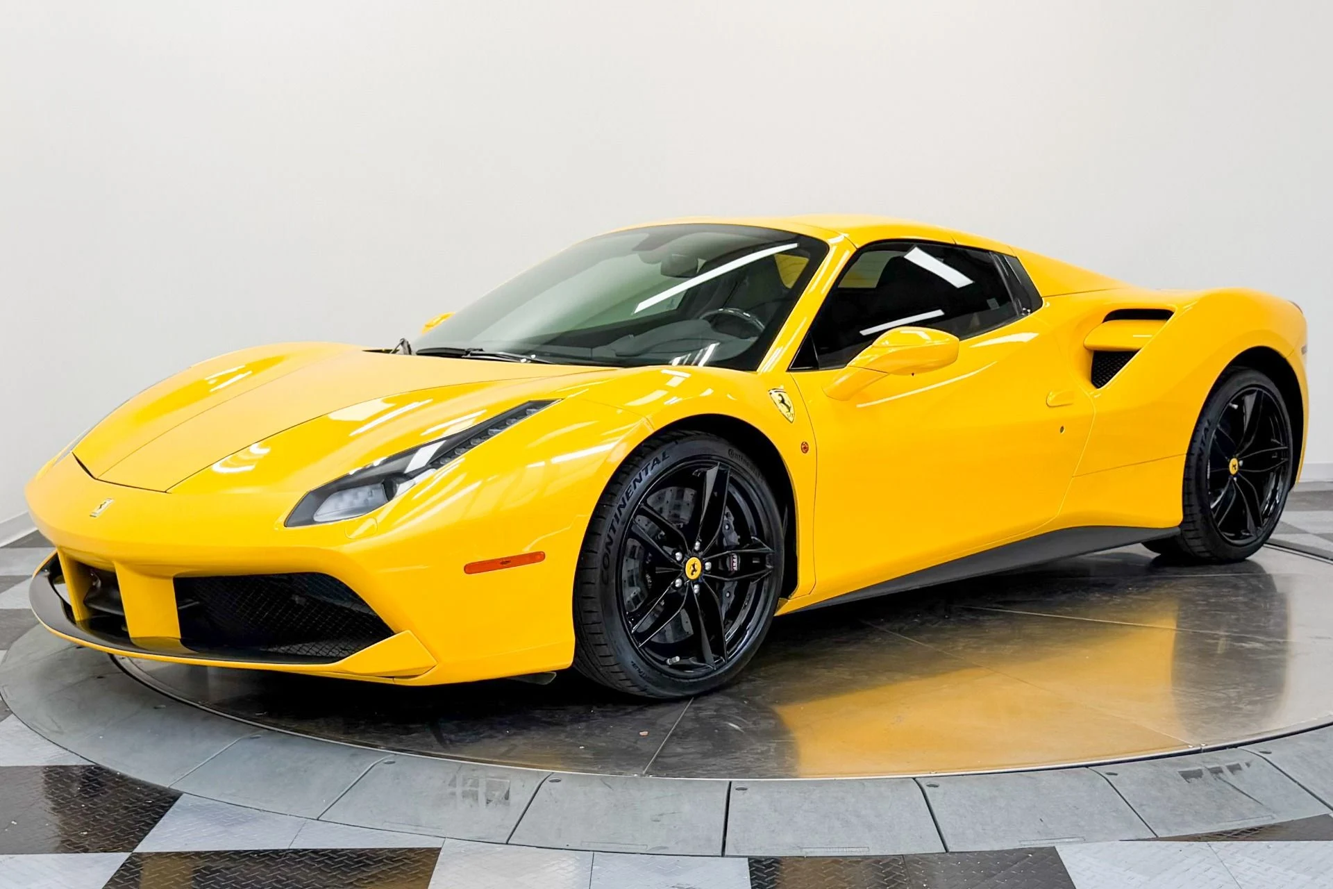 mph029_1373098601_Used_2017_Ferrari_488_Spider_Carbon_Fiber_Racing_Seats_Extensive_Carbon_Fiber_1782928237_f96a4a3069