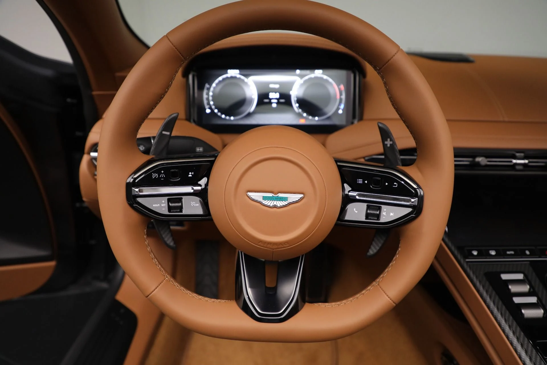 mph029_1378725986_New_2025_Aston_Martin_DB_12_Volante_8367f68994