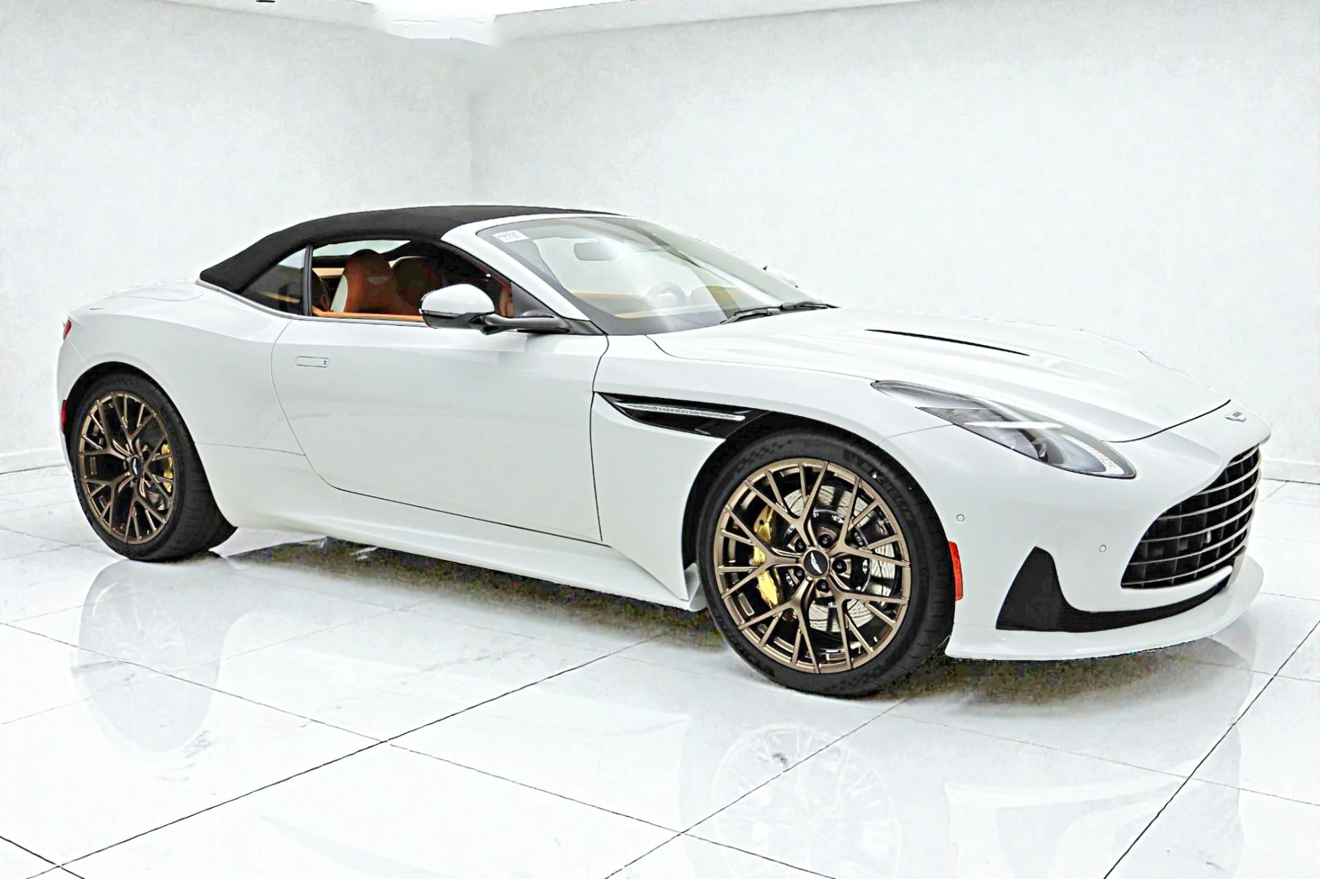 mph029_1379277344_New_2026_Aston_Martin_DB_12_Volante_6dbb381ba9