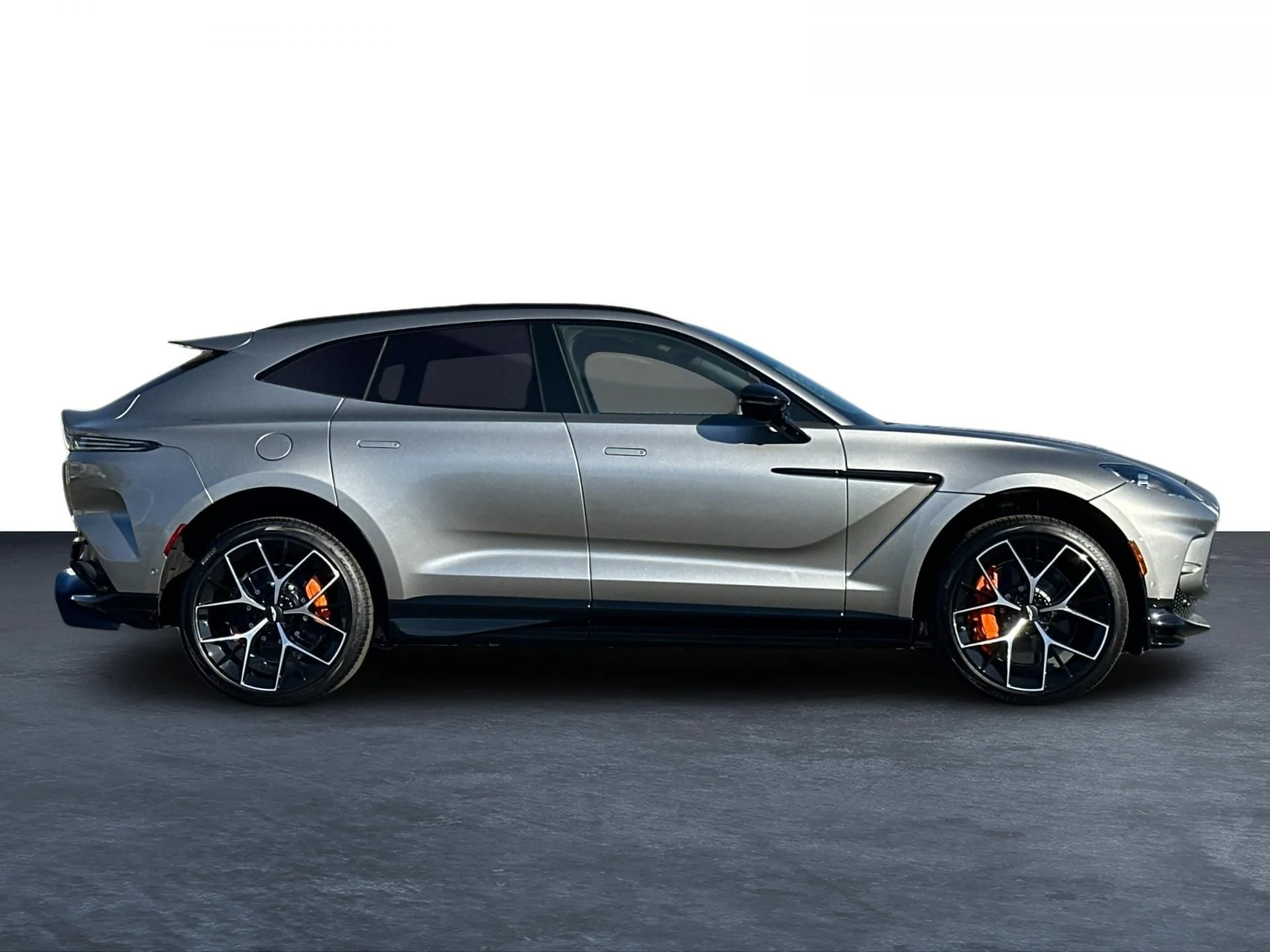 mph029_1405152298_New_2025_Aston_Martin_DBX_707_1761314782_d79cc40a60