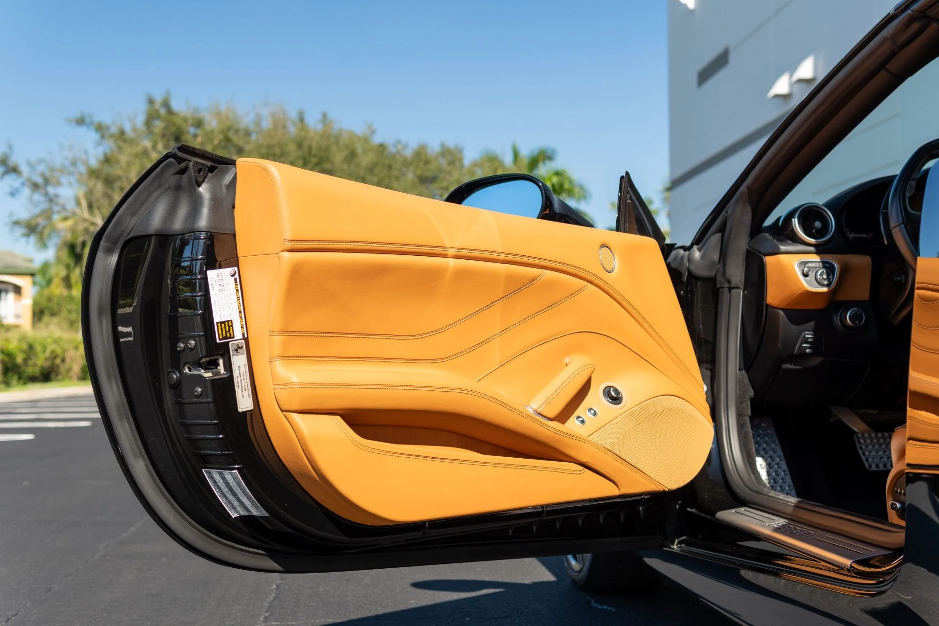 mph029_1420527136_Used_2017_Ferrari_California_T_1767065452_1d907cbdfe