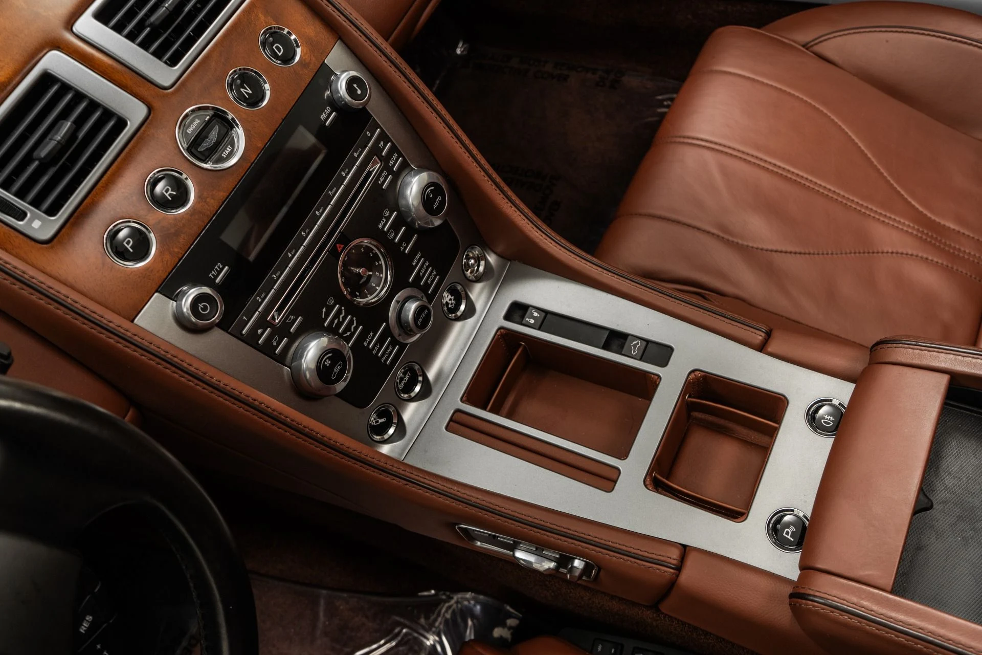 mph029_1421301019_Used_2015_Aston_Martin_DB_9_Volante_1759413390_0842338cc7