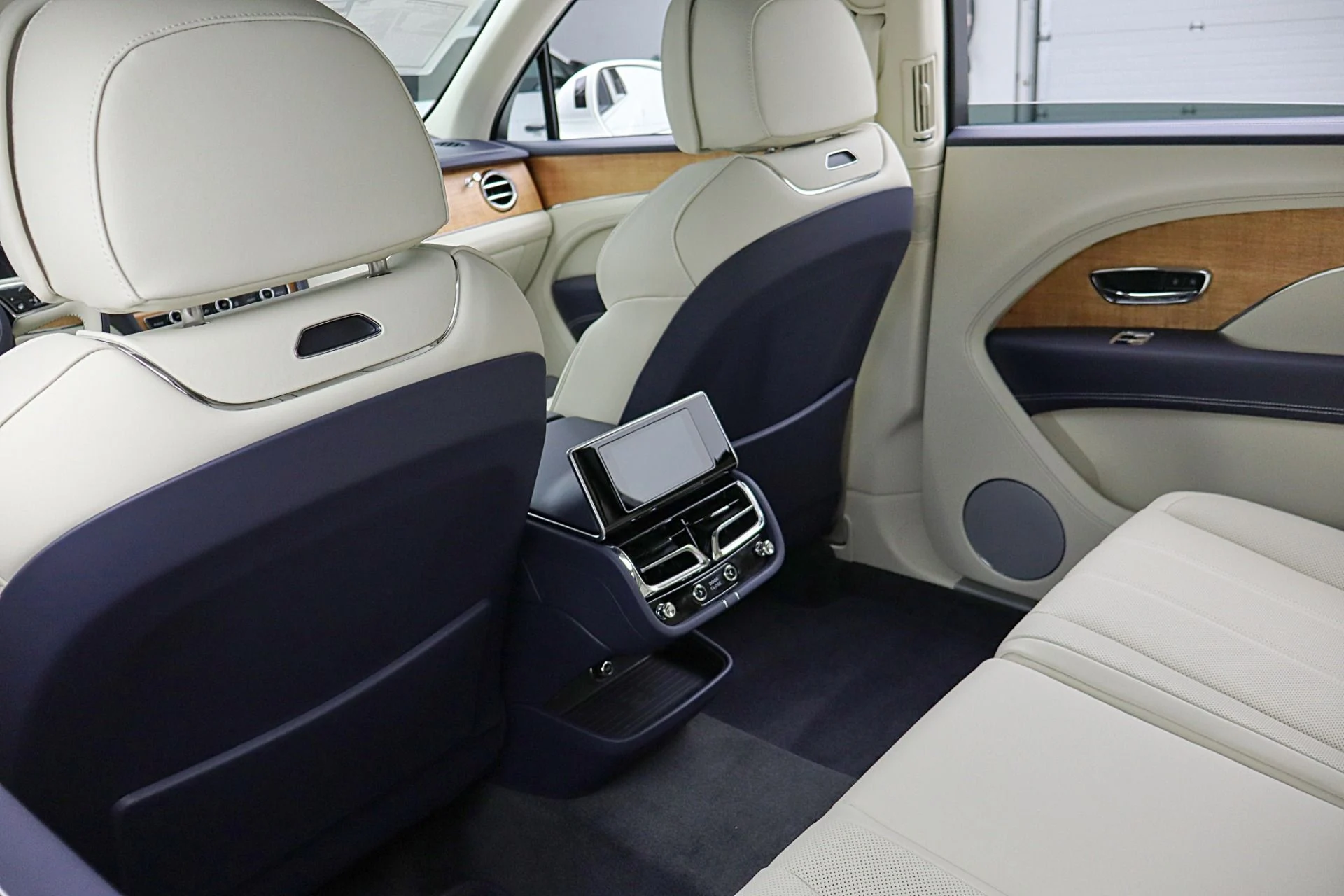 mph029_1421562022_New_2026_Bentley_Bentayga_EWB_V8_77d4a5b10d