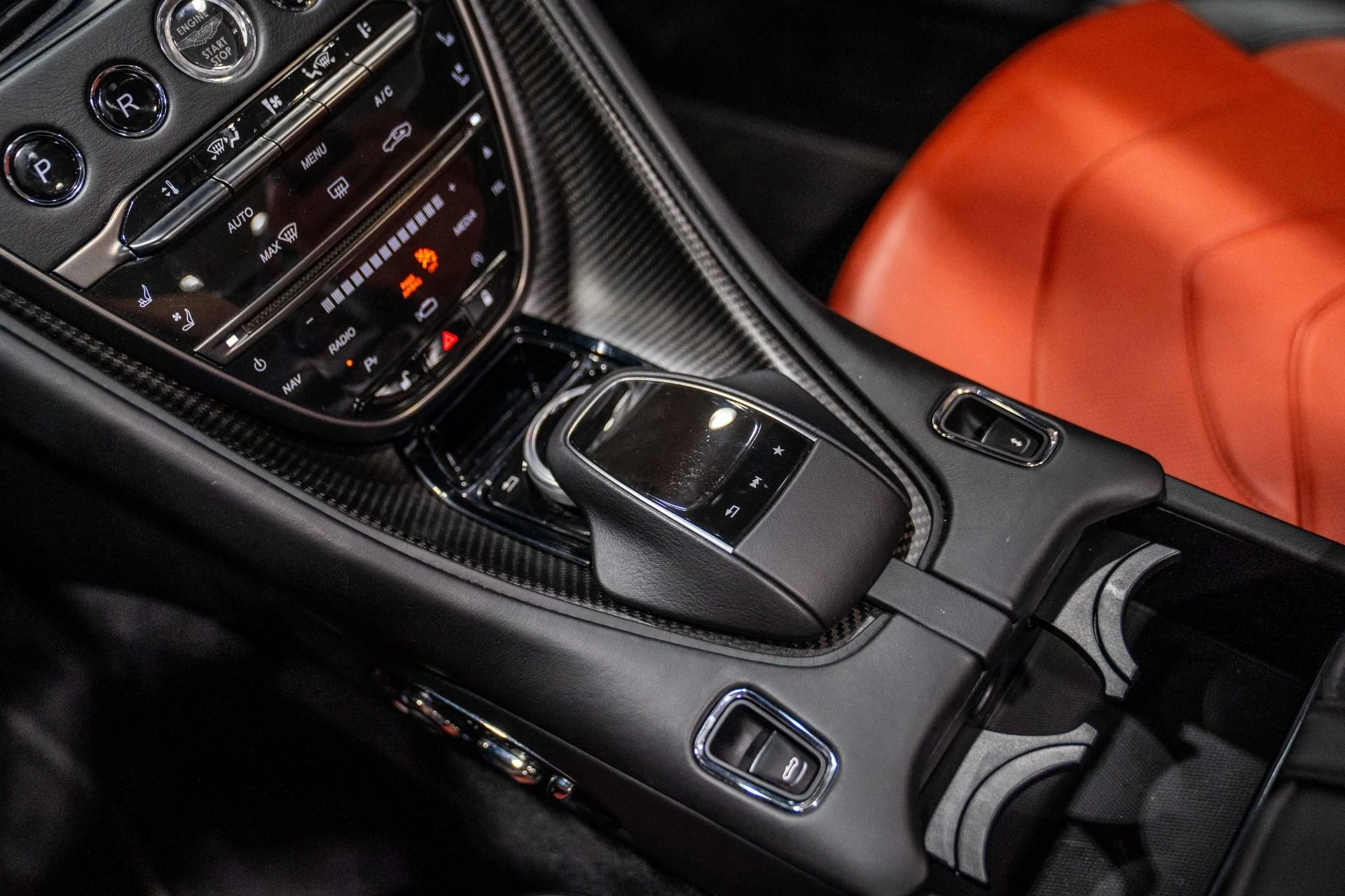 mph029_1432273366_Used_2020_Aston_Martin_DBS_Superleggera_1767994739_5d55ad8b5d