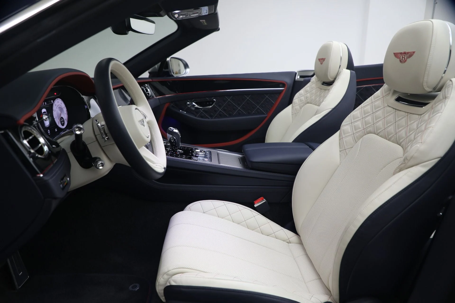 mph029_1438250463_Used_2022_Bentley_Continental_GTC_V8_1774912115_e0be1ef86a