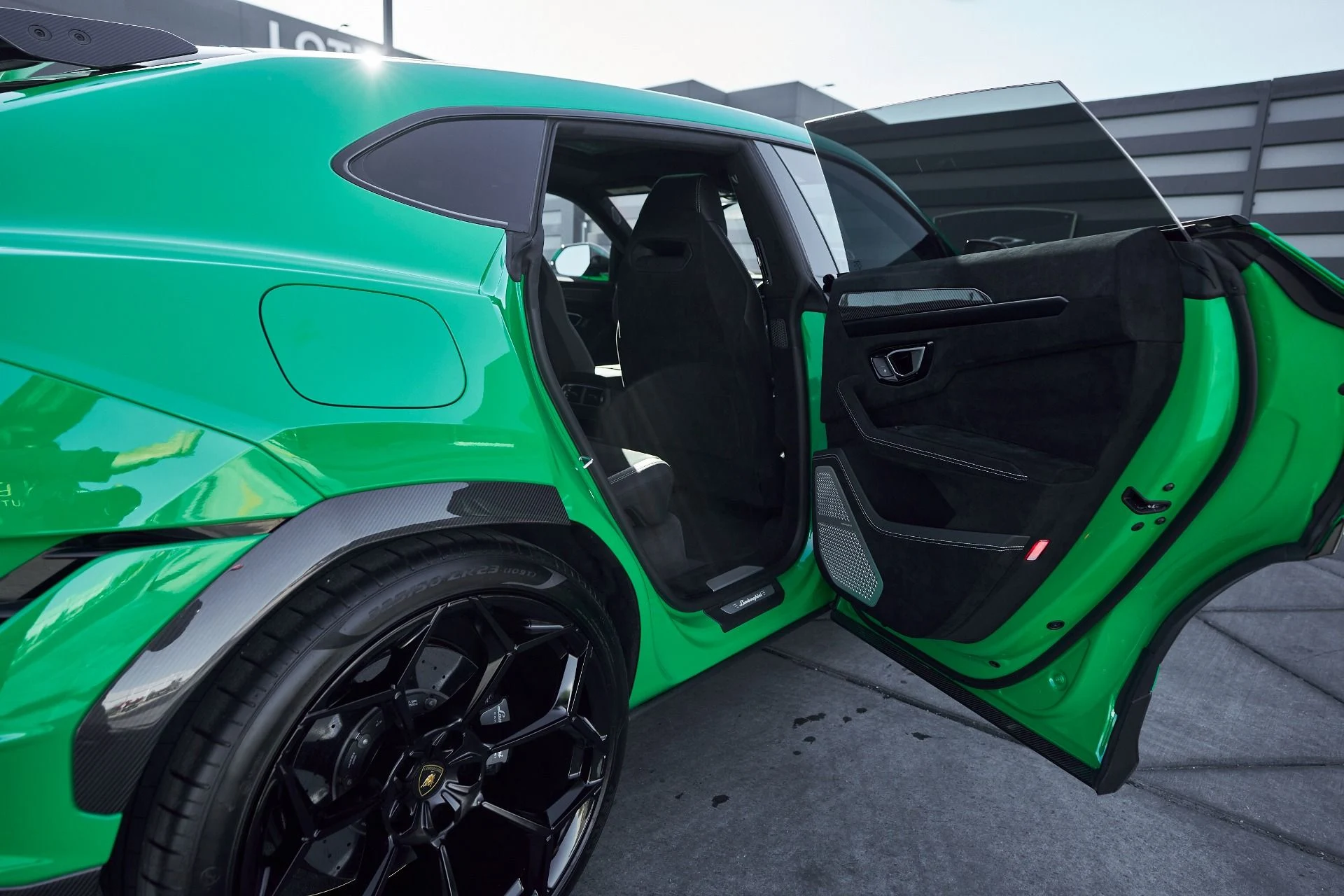 mph029_1444397608_Used_2024_Lamborghini_Urus_Performante_1764124778_df7267bd1b