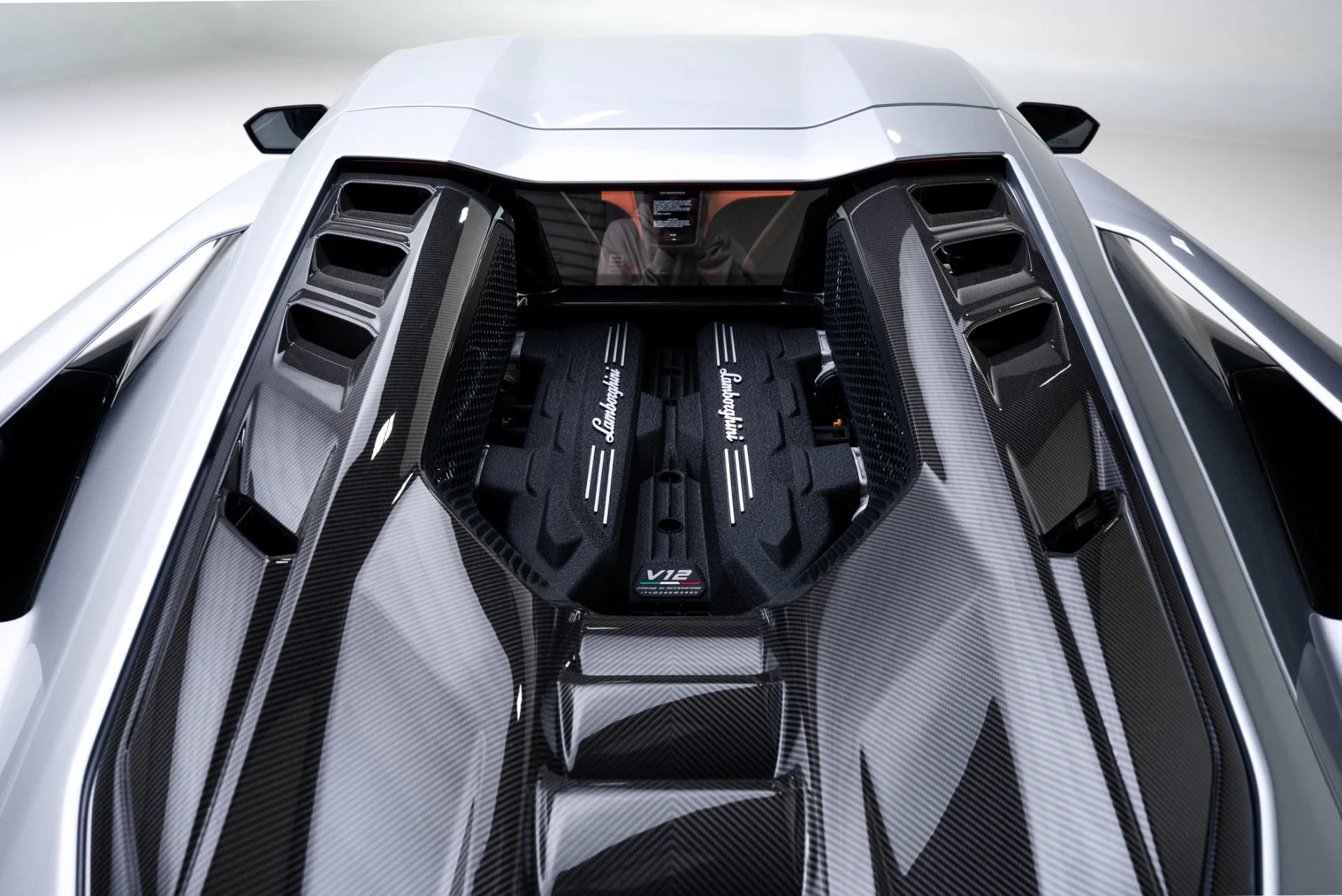 mph029_1446226807_Used_2025_Lamborghini_Revuelto_1770663111_42466bd1d5