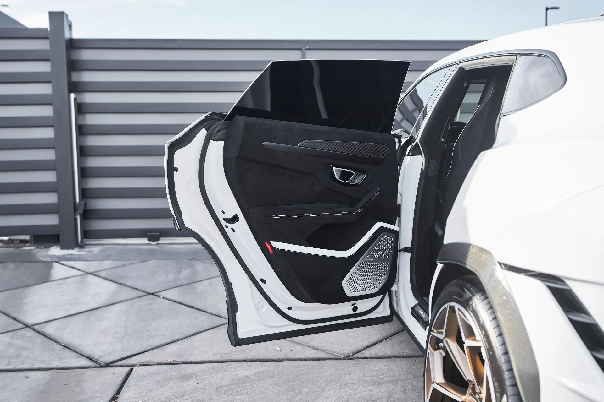 mph029_14463133_Used_2024_Lamborghini_Urus_Performante_1764730704_fe2e061435