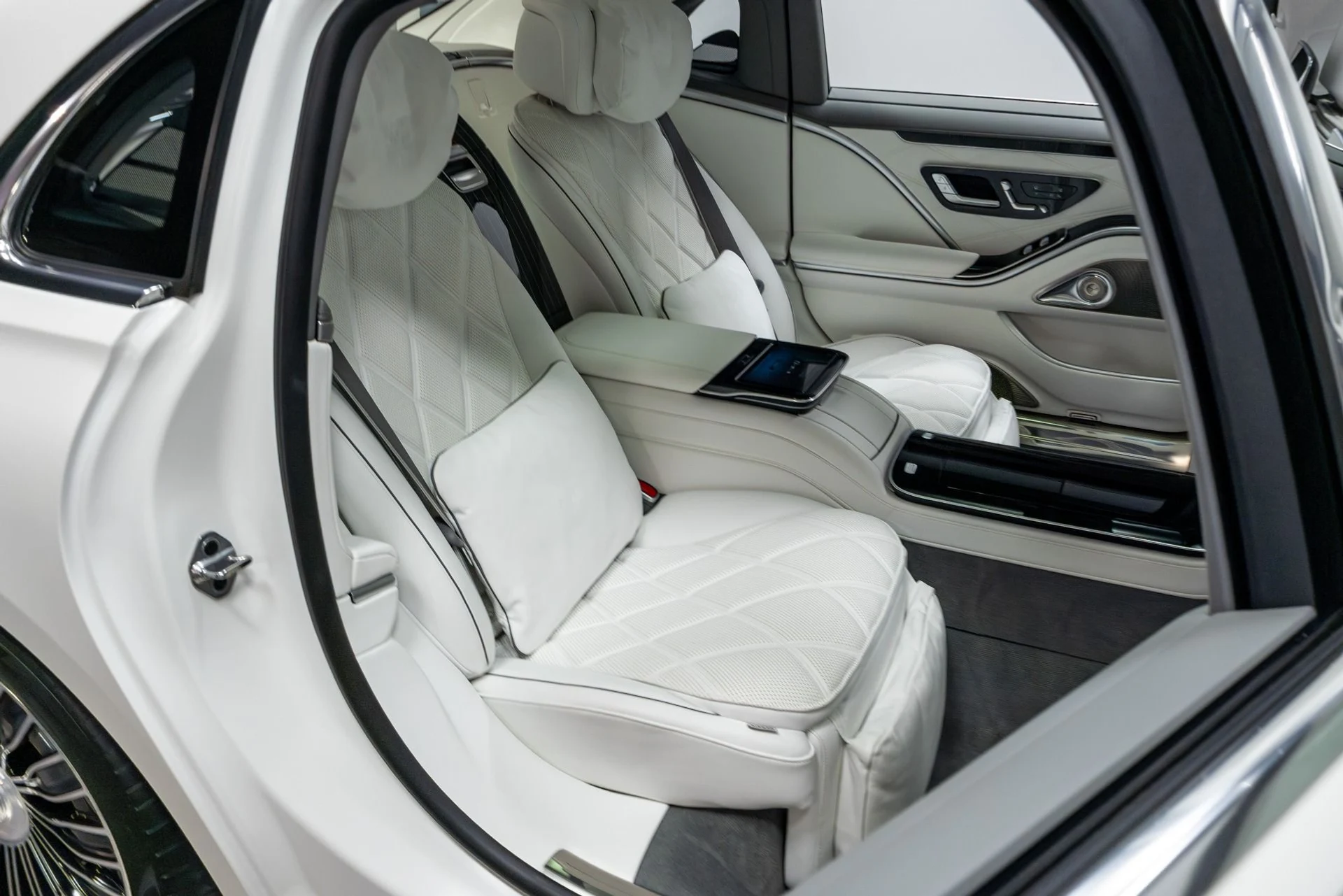 mph029_1462528714_Used_2023_Mercedes_Benz_S_Class_Maybach_S_680_4_MATIC_1776091551_26267bdfec