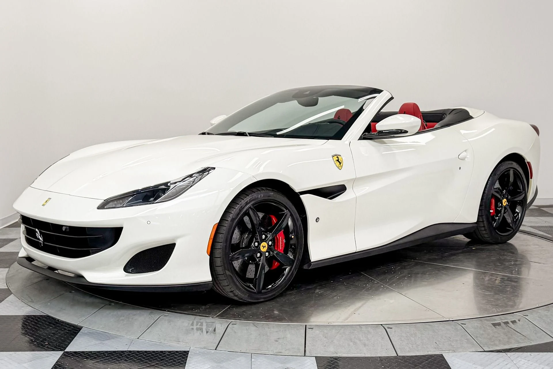 mph029_1463492684_Used_2020_Ferrari_Portofino_591_Horsepower_Two_Tone_Interior_1782839445_4fd2f140e8