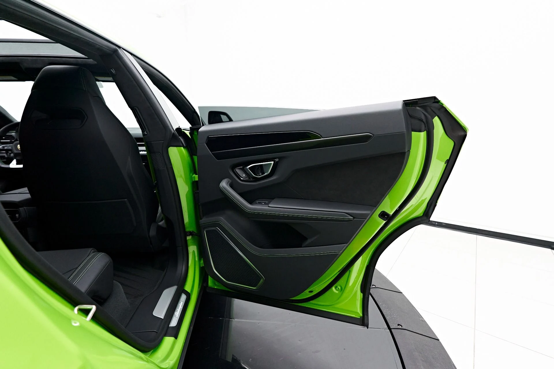 mph029_1464082518_Used_2023_Lamborghini_Urus_S_1692657144_bc9bf1f394