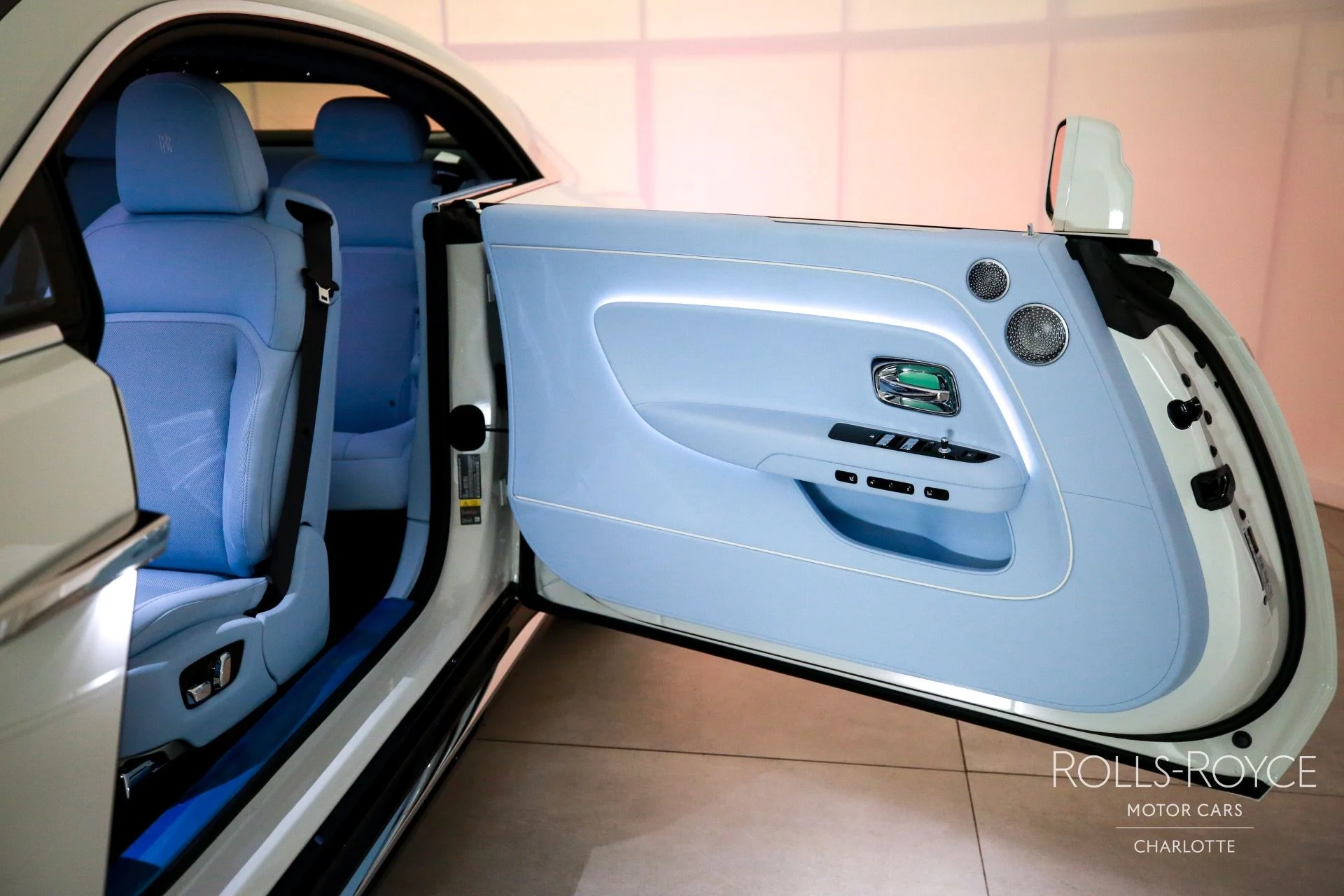 mph029_1477240338_Used_2025_Rolls_Royce_Spectre_1752785235_b89307b86d
