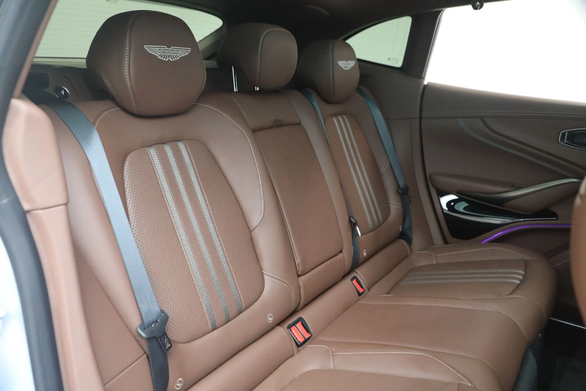 mph029_1481241518_Used_2026_Aston_Martin_DBX_707_1780931439_f9a19cf133