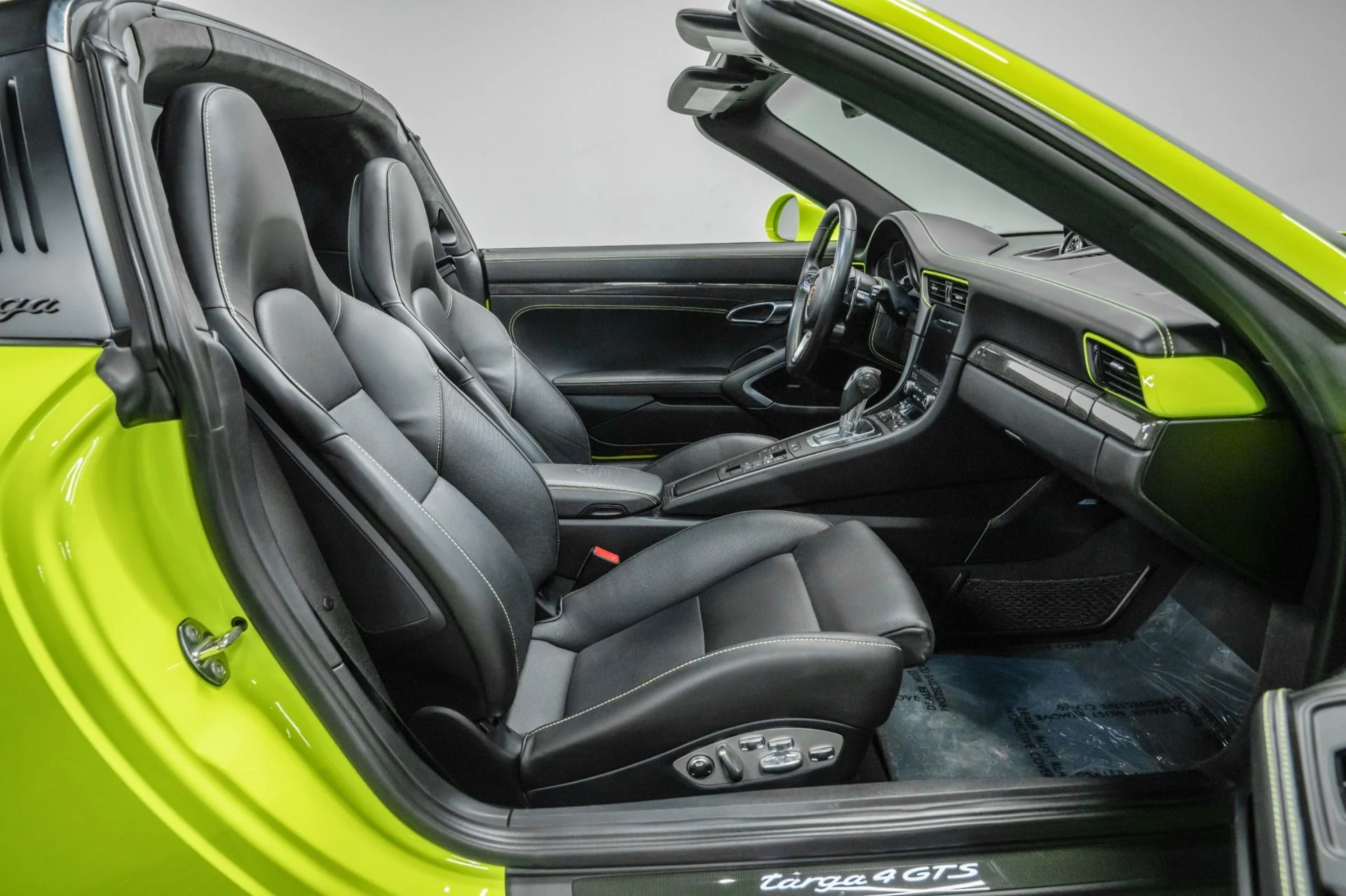 mph029_1483539003_Used_2018_Porsche_911_Targa_4_GTS_PTS_Acid_Green_60k_in_Options_Amazing_1767036323_716c157e5c