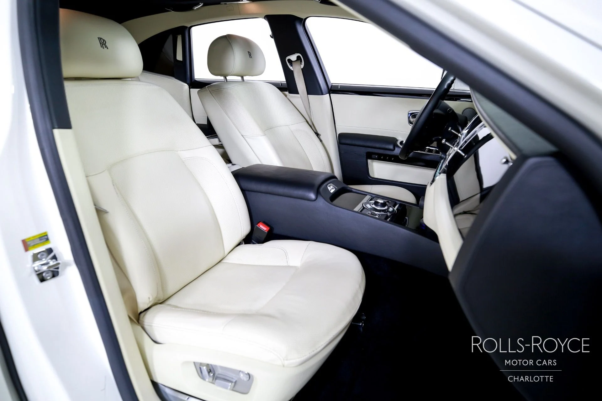 mph029_1487073505_Used_2012_Rolls_Royce_Ghost_1754583804_2a712ad4dd