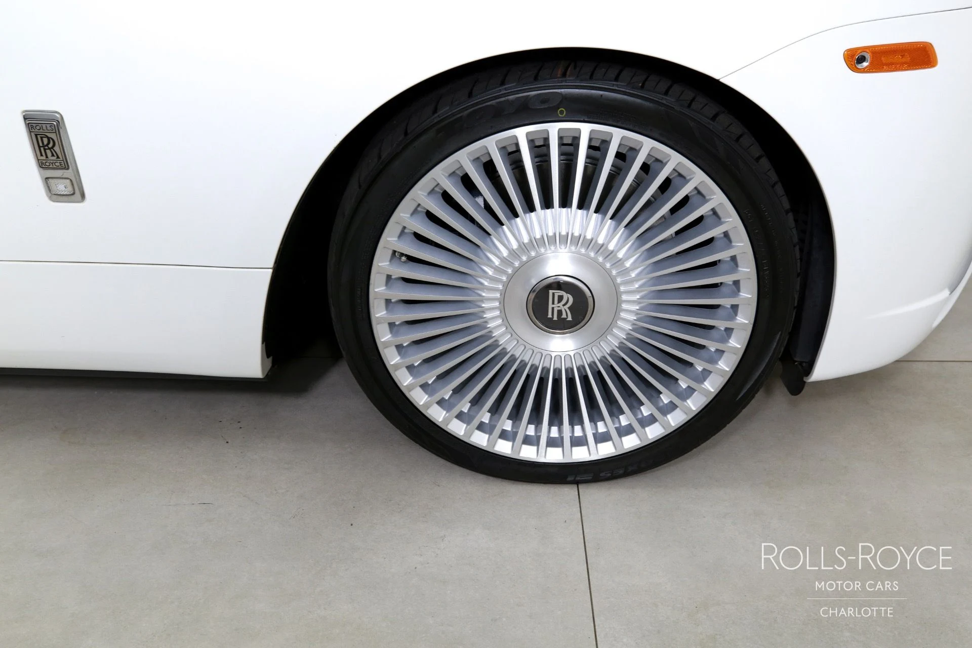 mph029_1497108467_Used_2018_Rolls_Royce_Dawn_1750953532_eb23fc880f