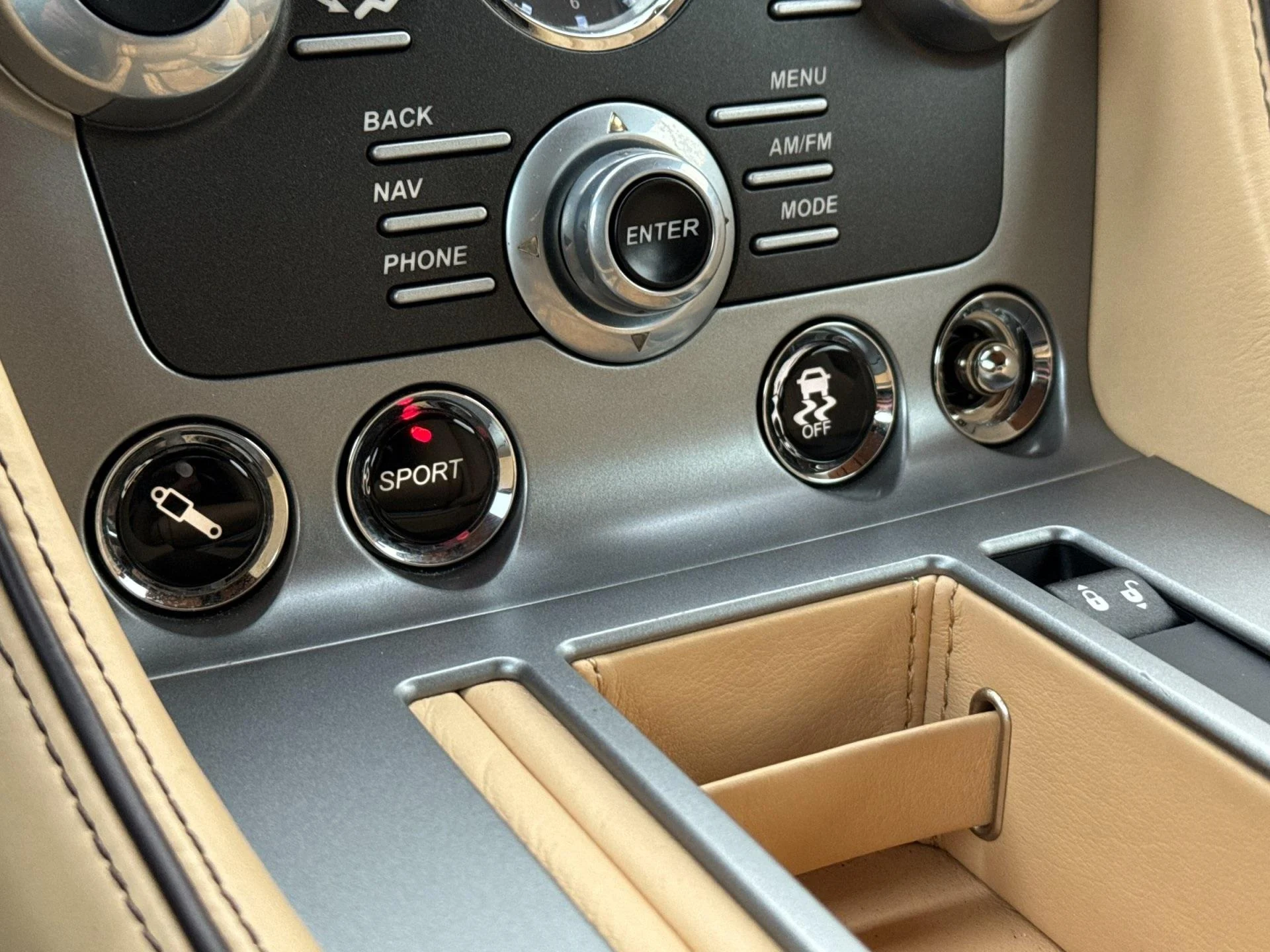 mph029_1502214336_Used_2014_Aston_Martin_DB_9_Volante_1769008606_81d382bec7