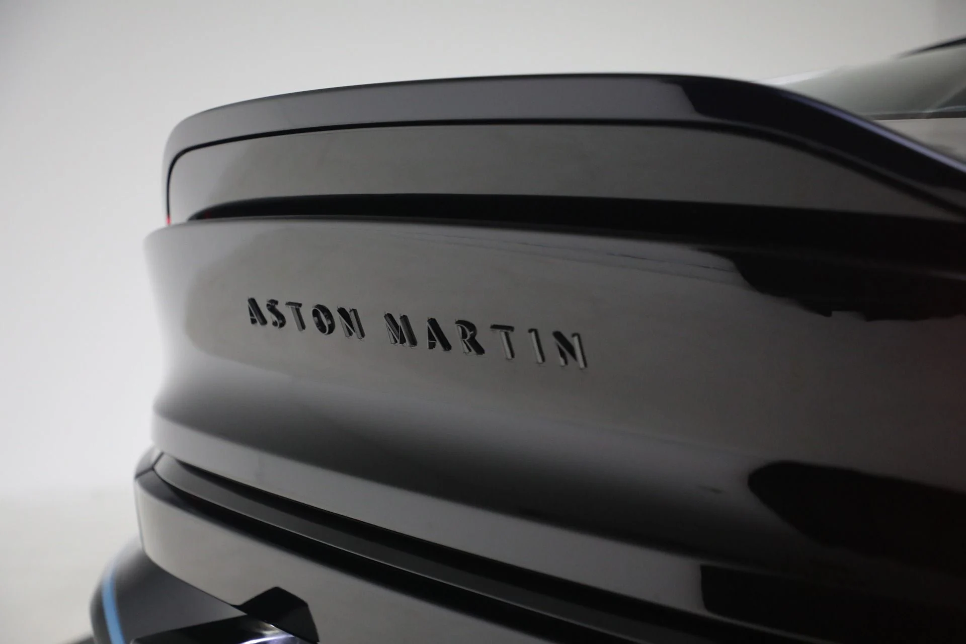 mph029_1510786598_Used_2025_Aston_Martin_Vanquish_1771024271_86b985130f