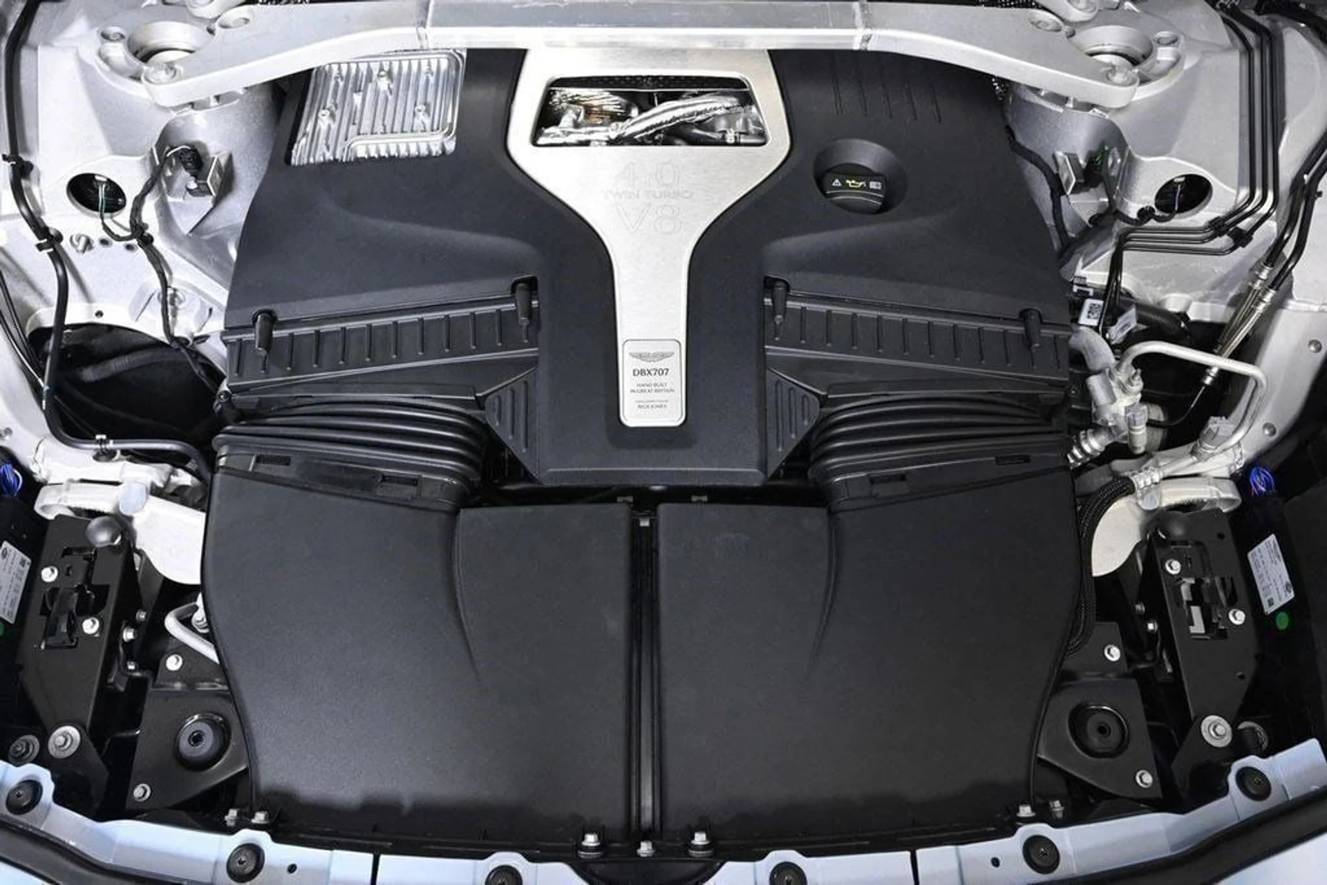 mph029_1514799711_new_2025_aston_martin_dbx_707awd_11350_22854661_29_1024_a56e1f96ff