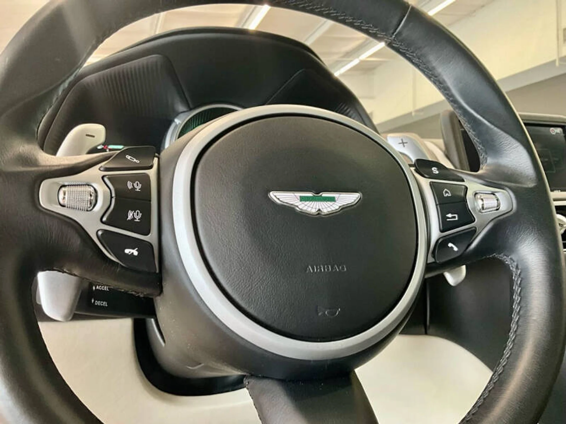 mph029_1520877349_2018_aston_martin_db11_v12_2dr_coupe_5b8d8efff7