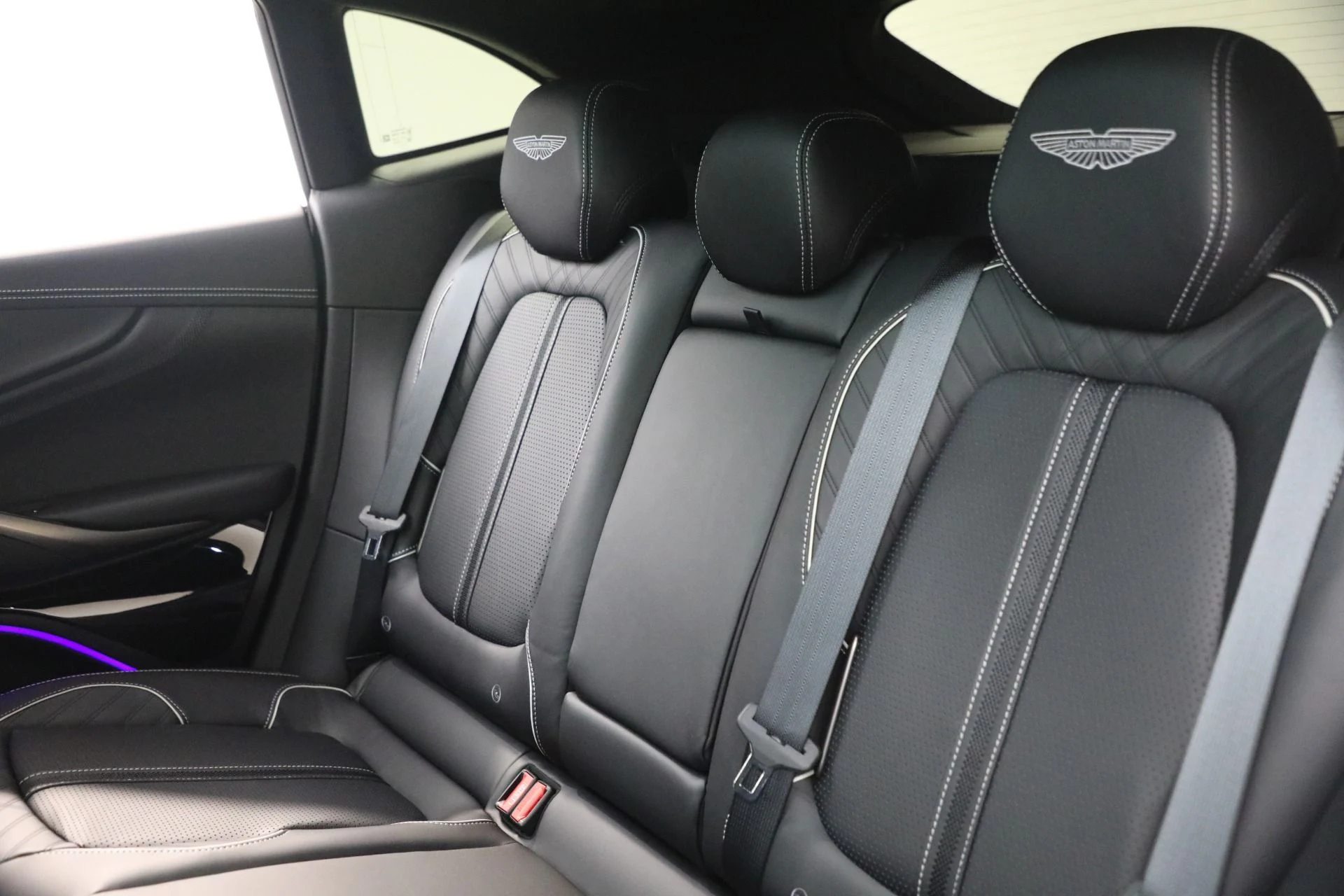 mph029_1521032988_New_2026_Aston_Martin_DBX_707_1767813169_e910542e75