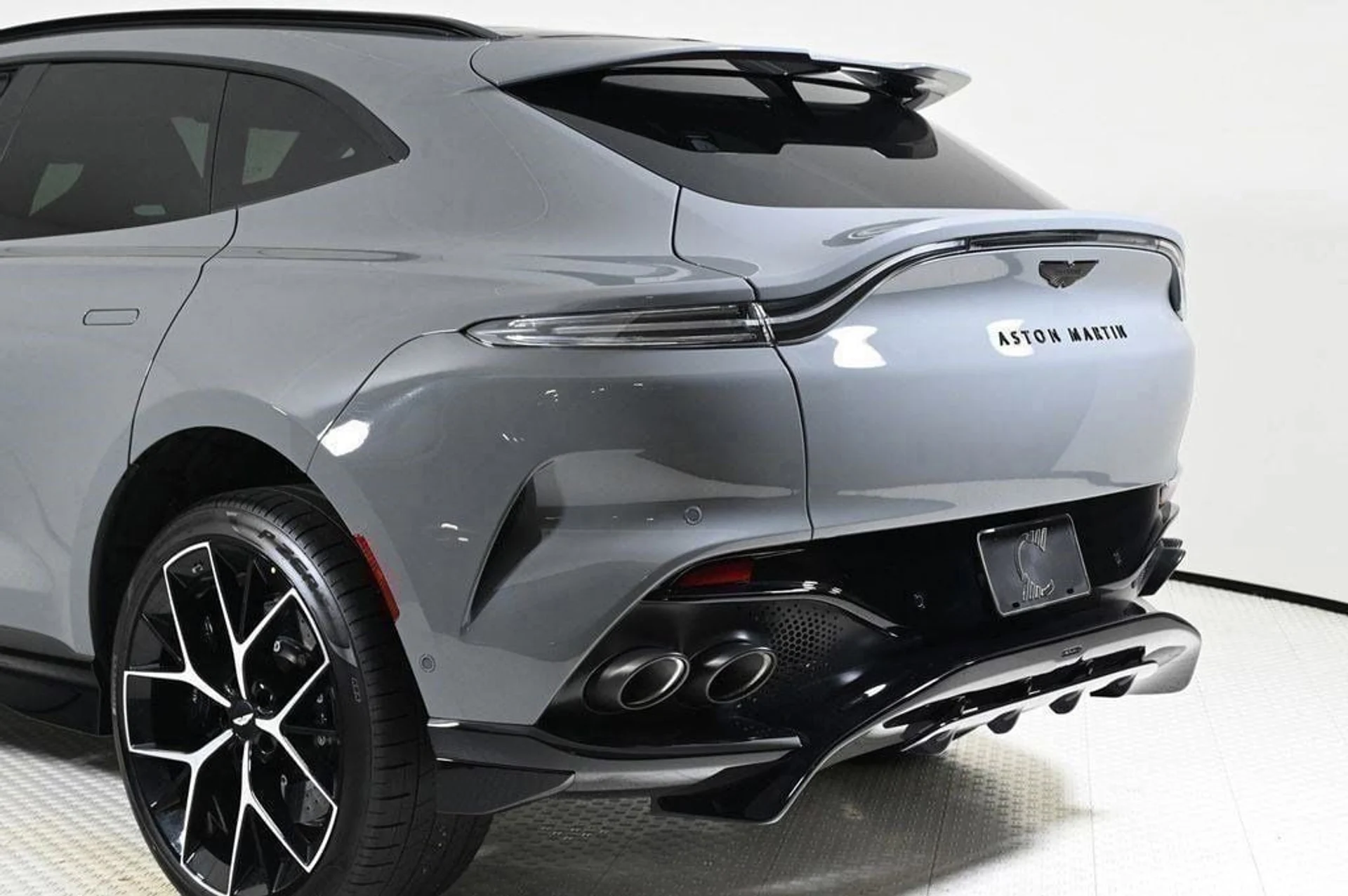 mph029_1524924451_new_2025_aston_martin_dbx_707awd_11350_22854626_29_1024_54206e5dac
