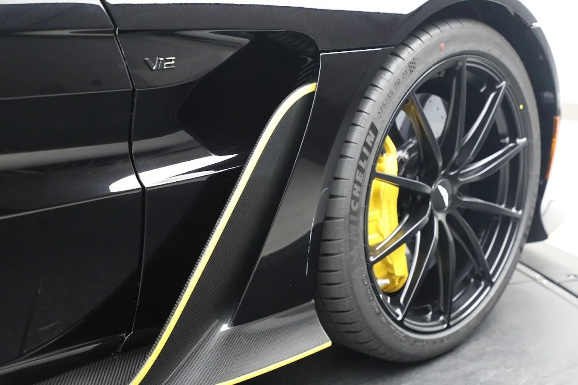 mph029_1525942999_Used_2023_Aston_Martin_Vantage_V12_1687444726_eed10798de