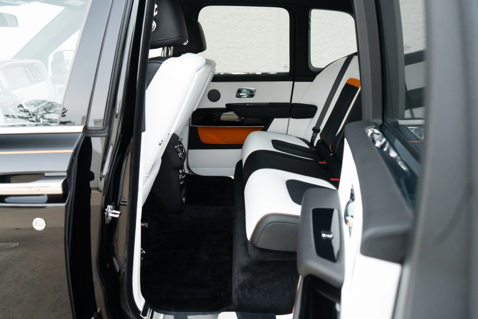 mph029_1528274854_Used_2026_Rolls_Royce_Cullinan_1765925177_a97306b96c