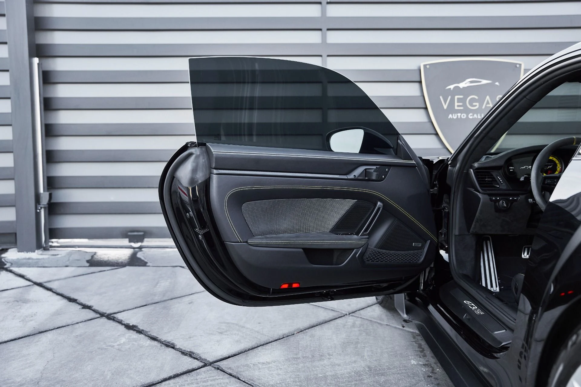 mph029_1530178390_Used_2024_Porsche_911_GT_3_RS_1766112749_8d677e834e