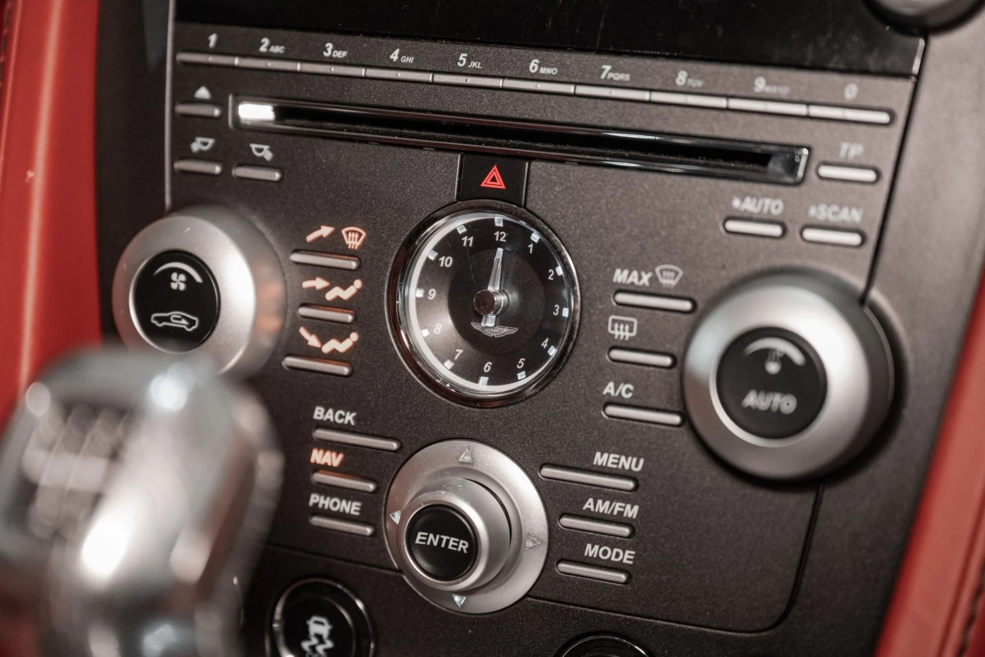 mph029_1532630813_Used_2011_Aston_Martin_V12_Vantage_1762183015_958d71e693