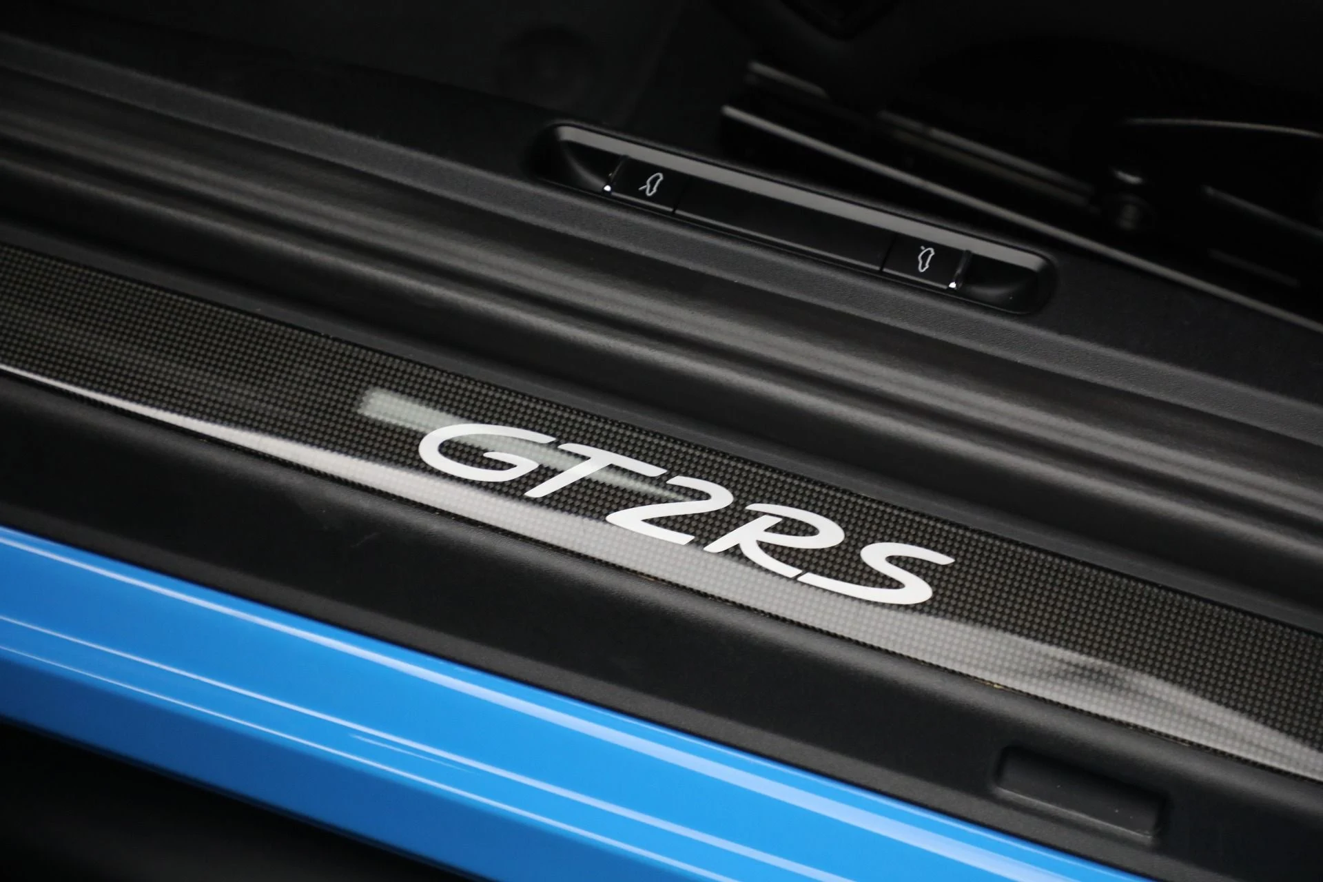 mph029_1540325440_Used_2018_Porsche_911_GT_2_RS_e4bdbadb10